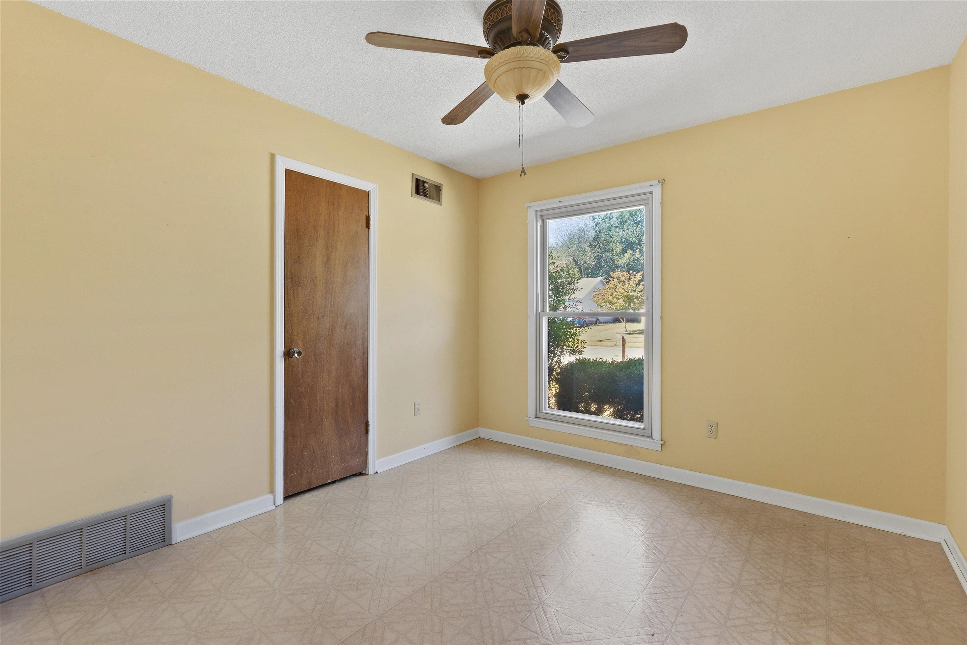 1250 Thrushcross Cv Property Photo 19