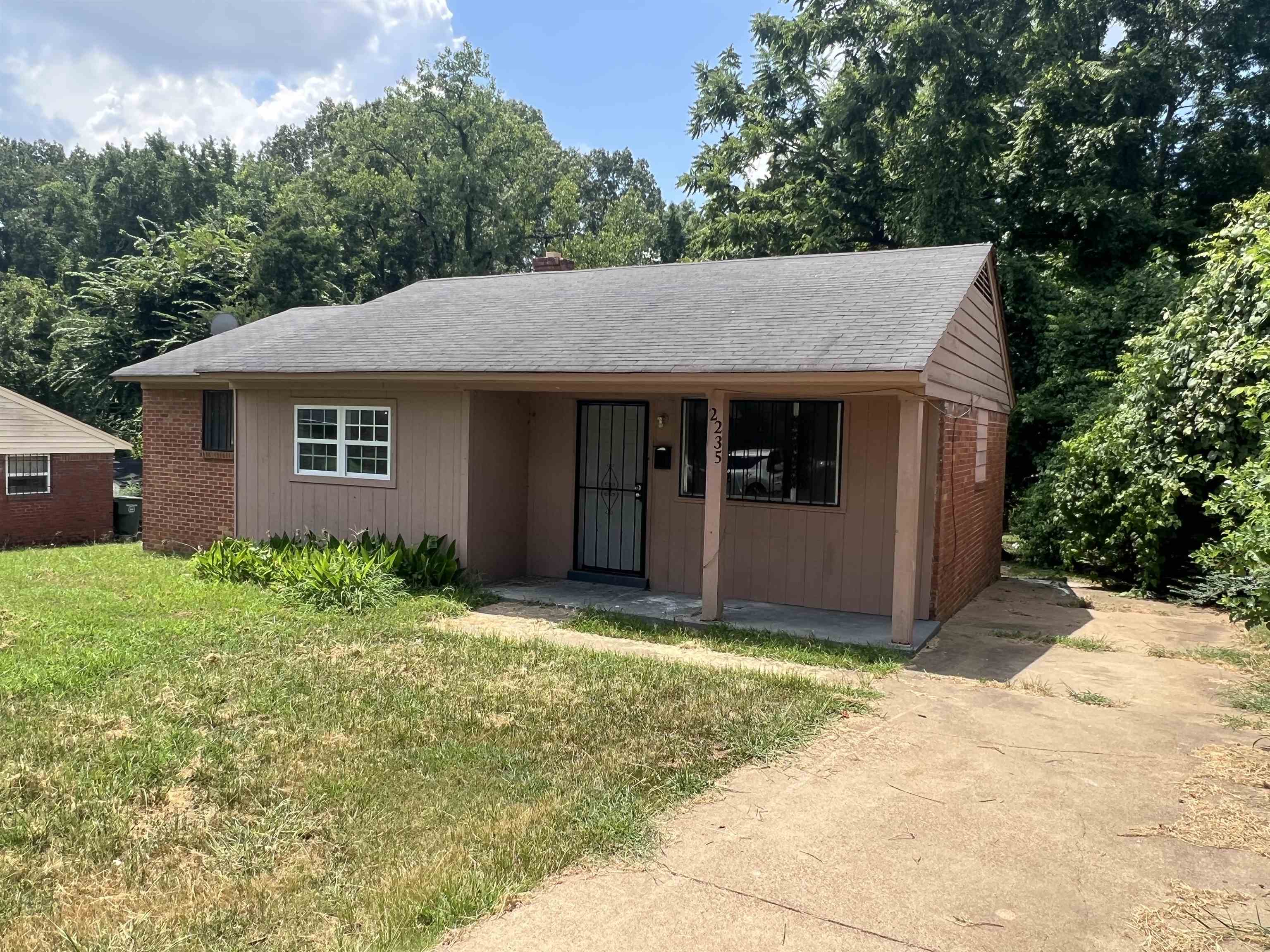 2235 Charjean St Property Photo 1