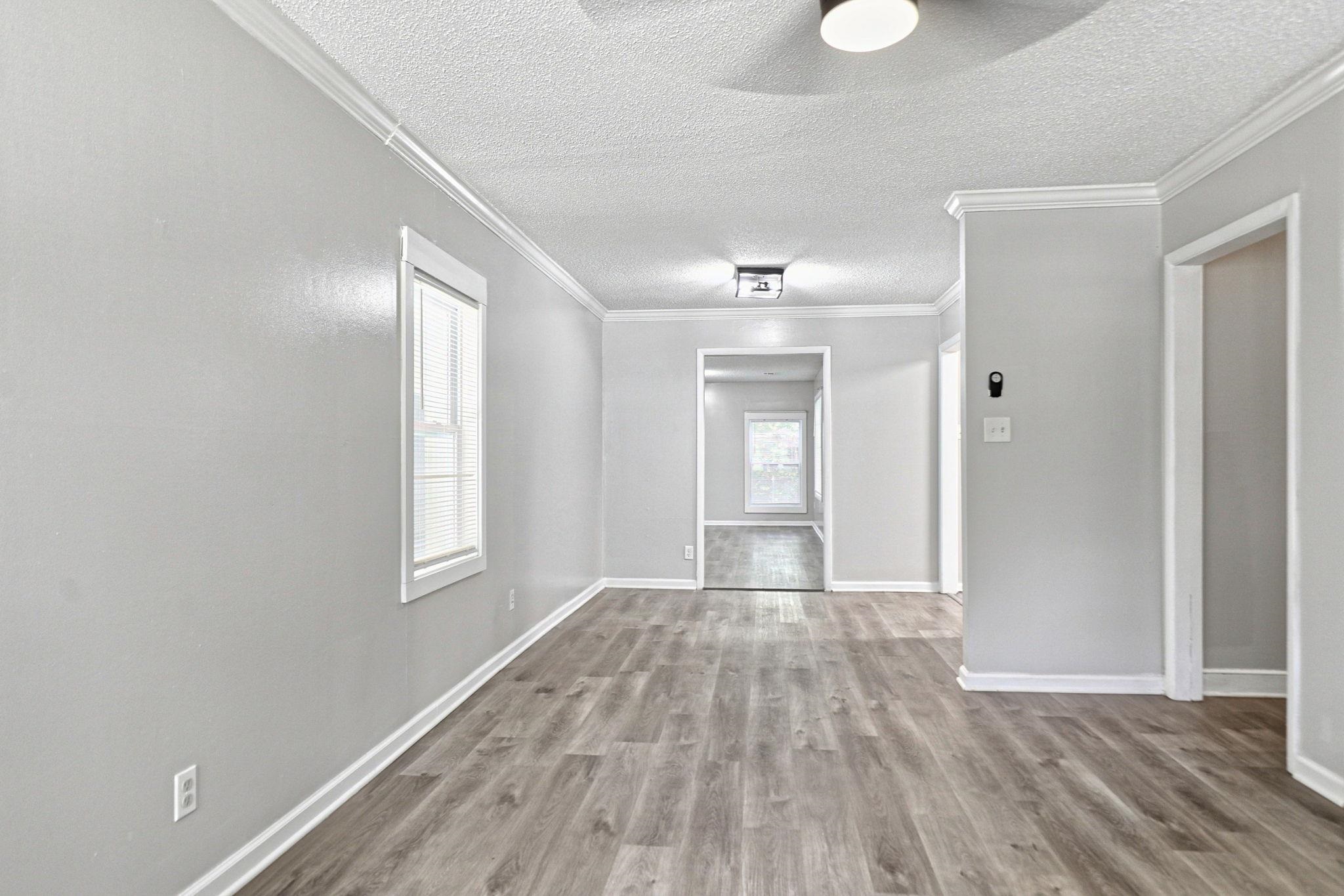 1261 Wedgewood St Property Photo 4