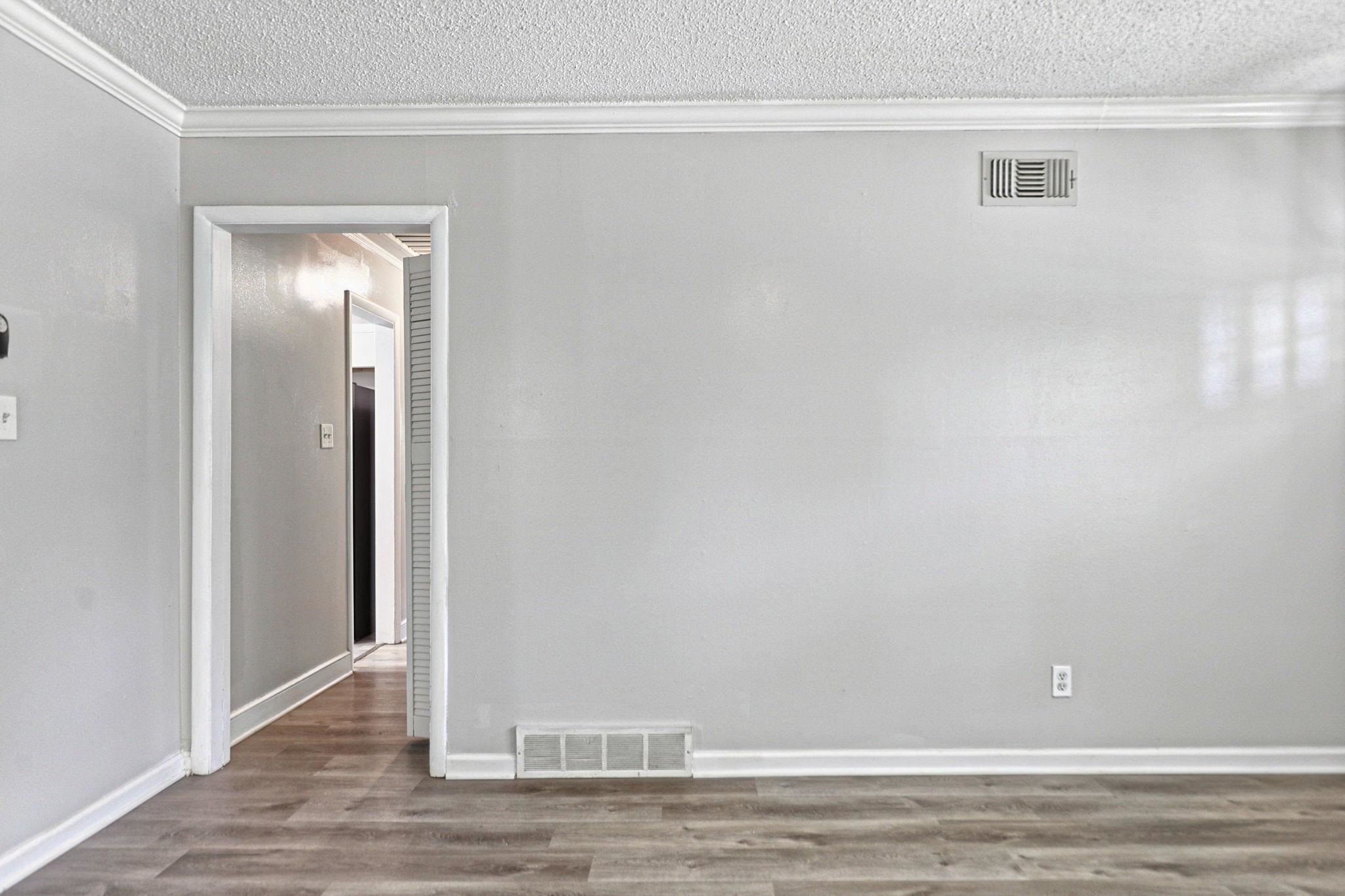 1261 Wedgewood St Property Photo 5