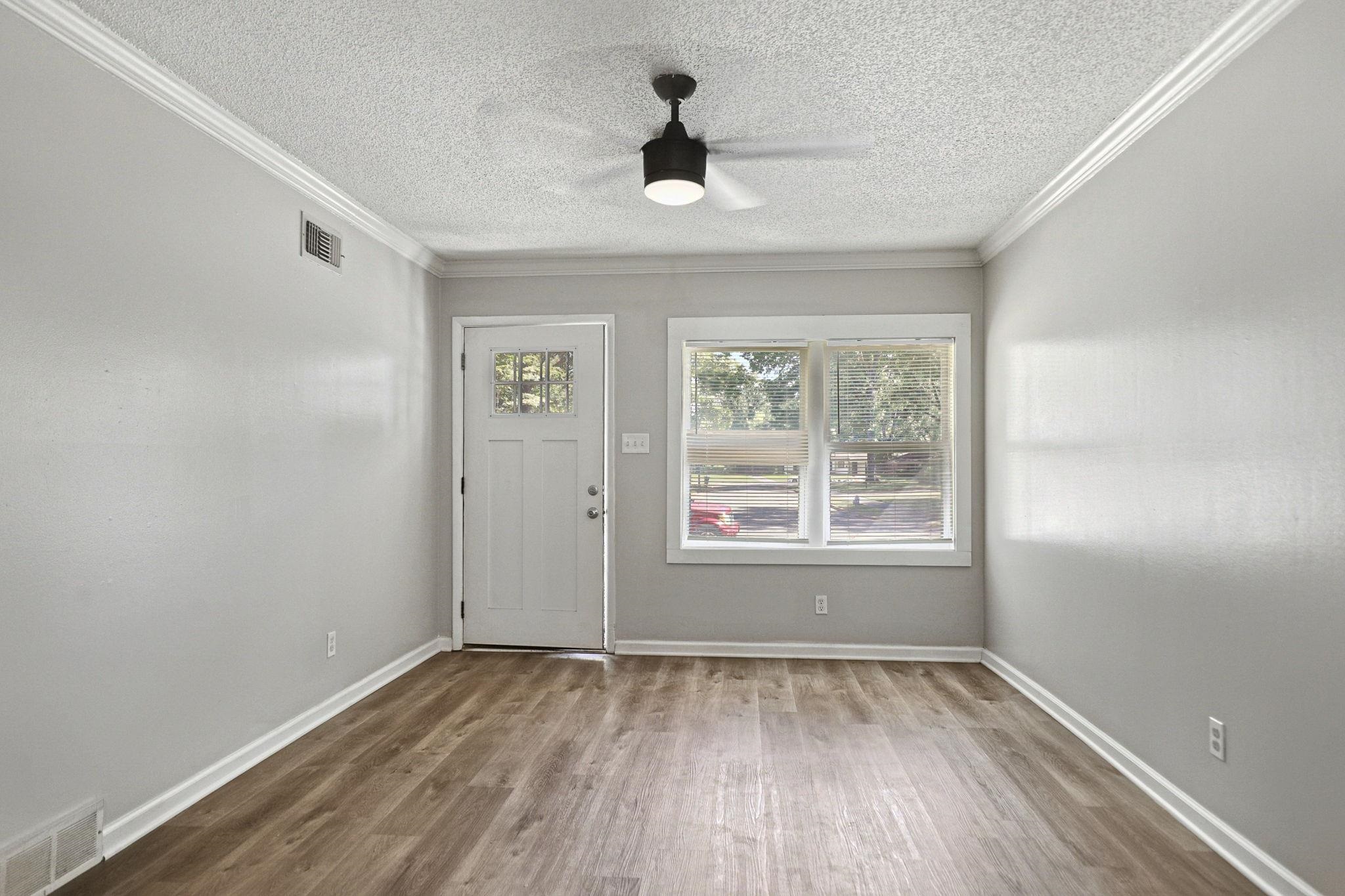 1261 Wedgewood St Property Photo 6