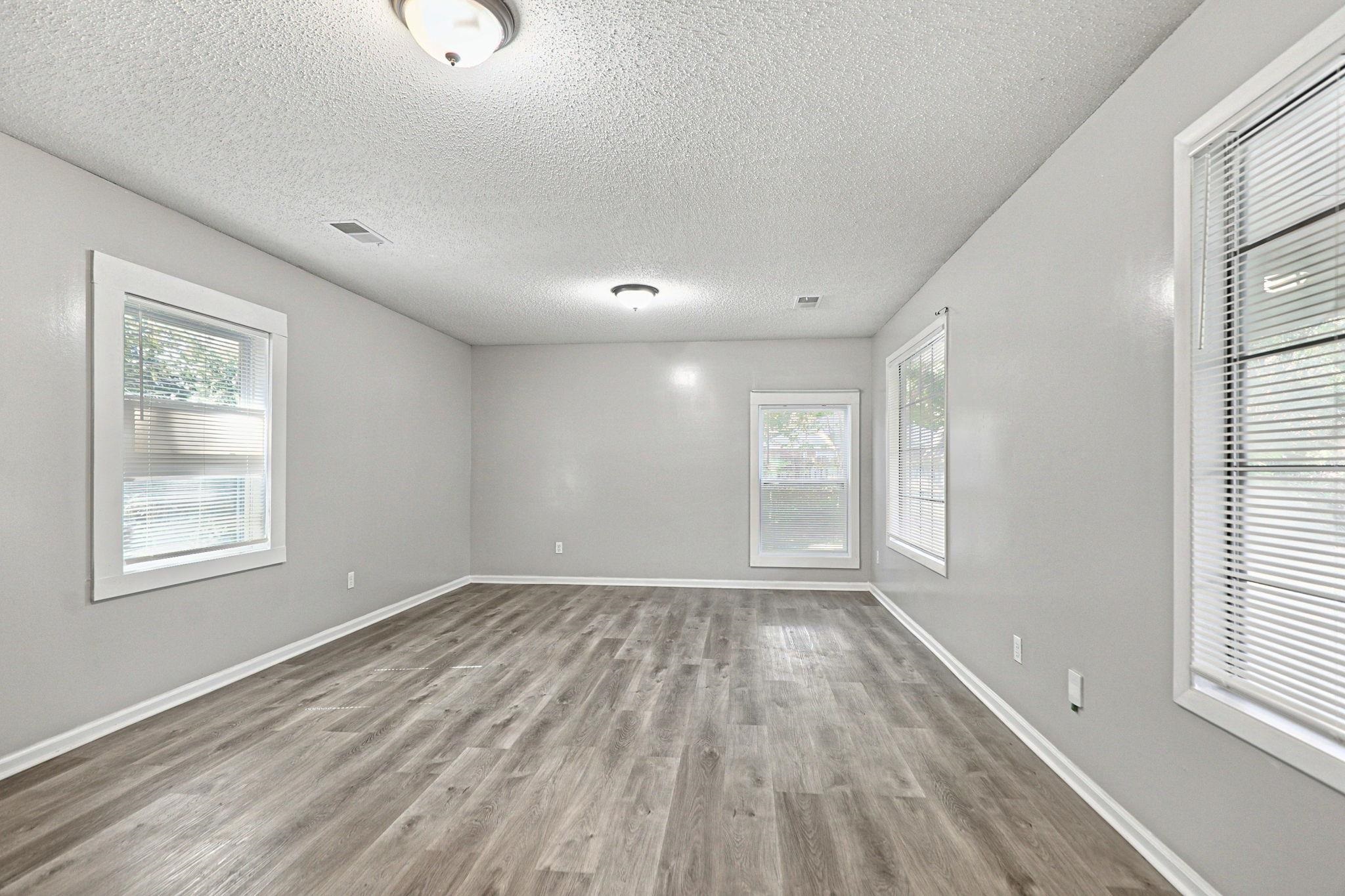 1261 Wedgewood St Property Photo 8