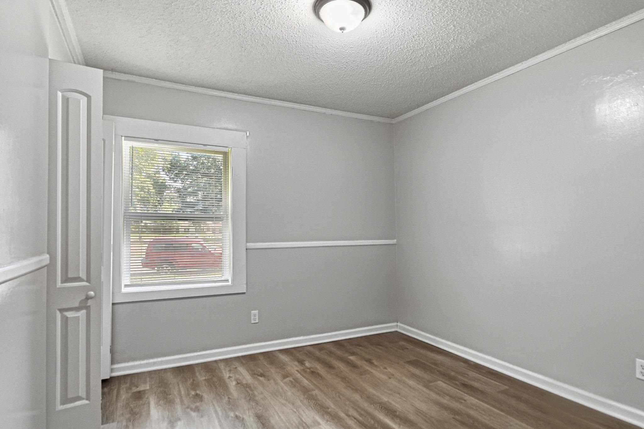 1261 Wedgewood St Property Photo 11