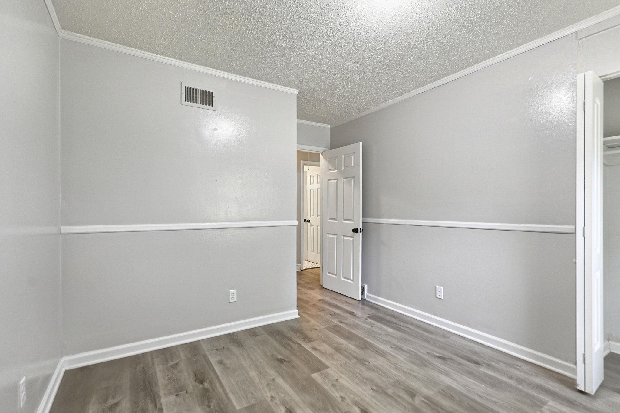 1261 Wedgewood St Property Photo 12