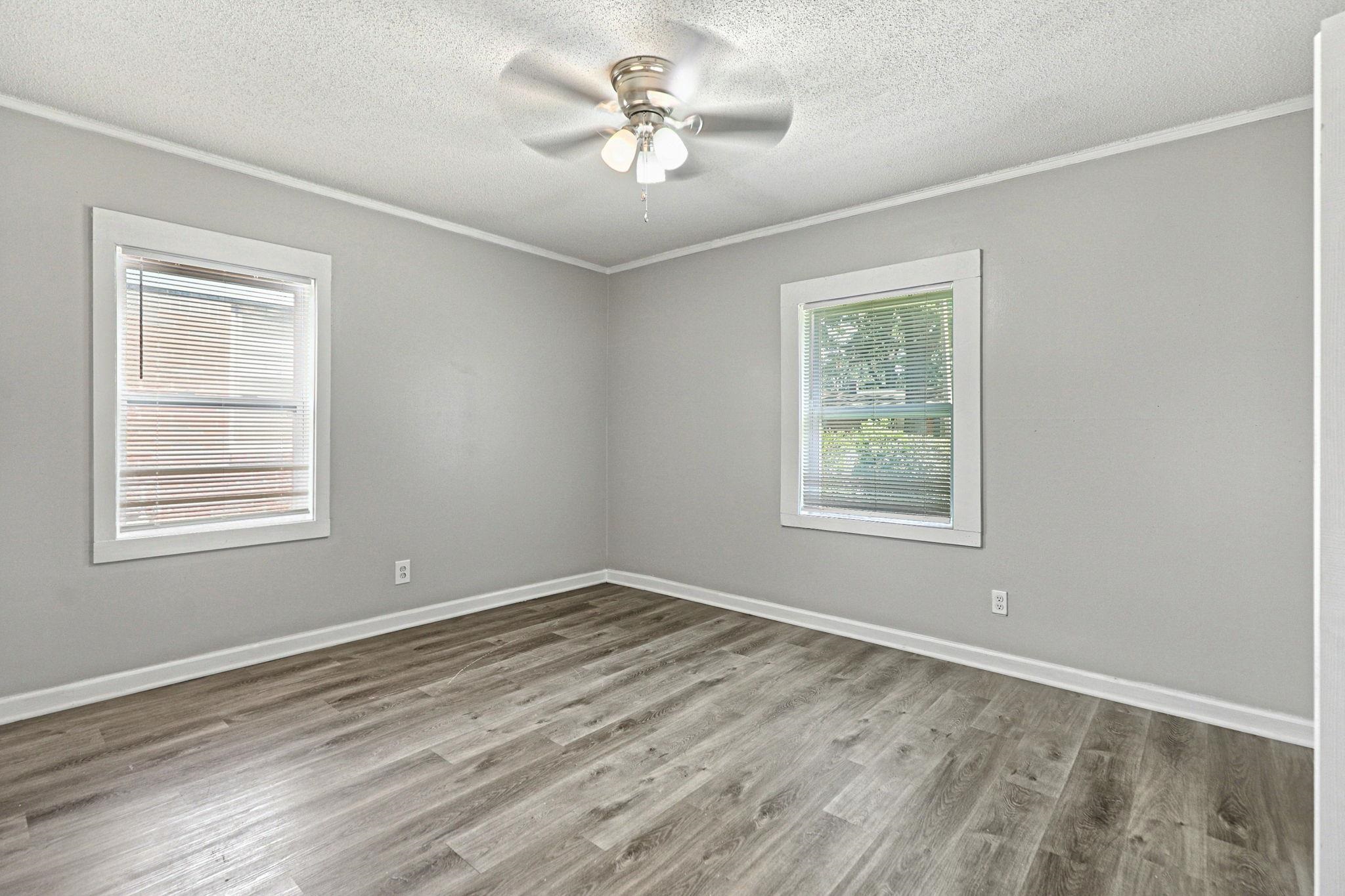1261 Wedgewood St Property Photo 13