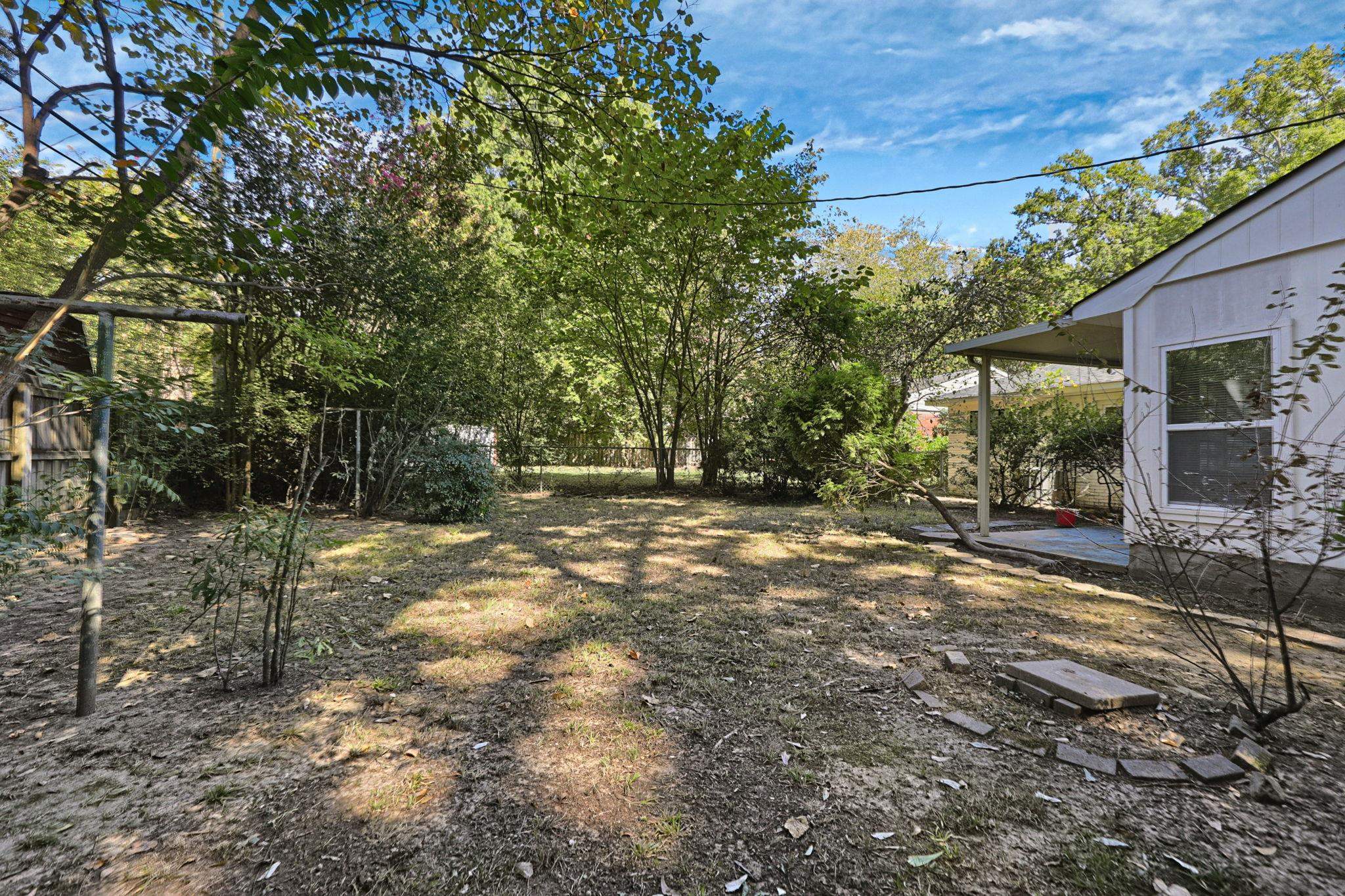 1261 Wedgewood St Property Photo 18