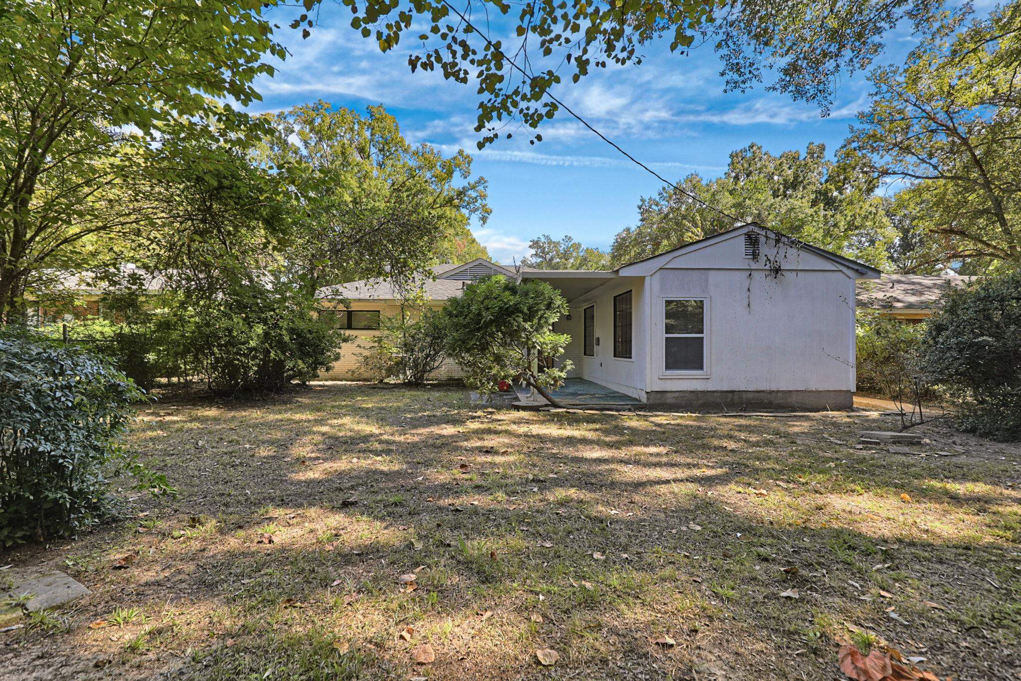 1261 Wedgewood St Property Photo 19