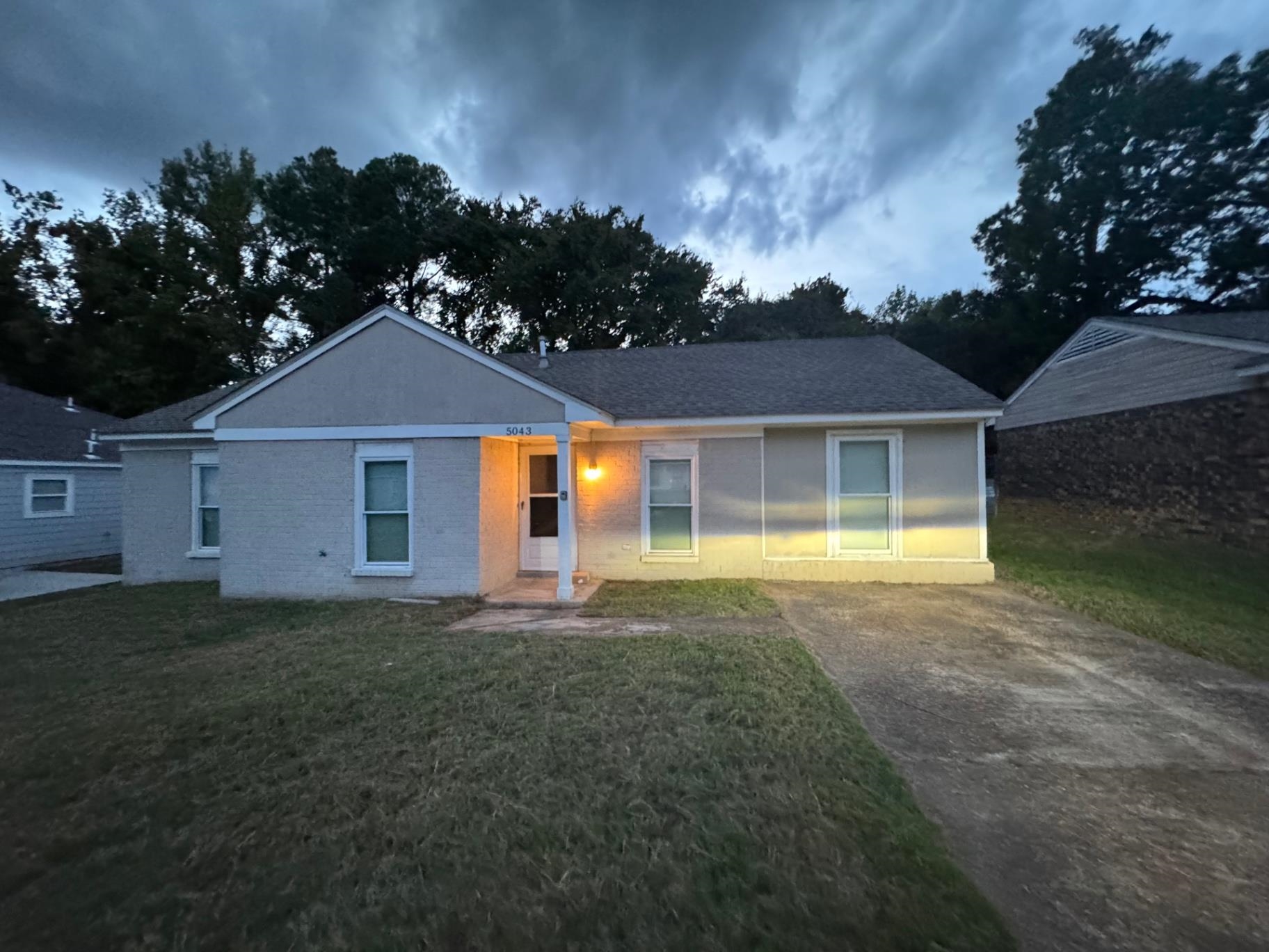 5043 Belfast Dr Property Photo 3