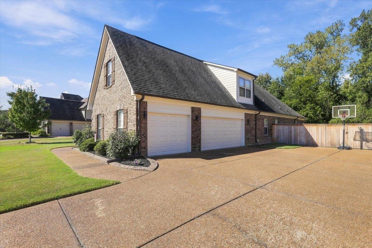 6023 Windsor Oak Dr Property Photo 4
