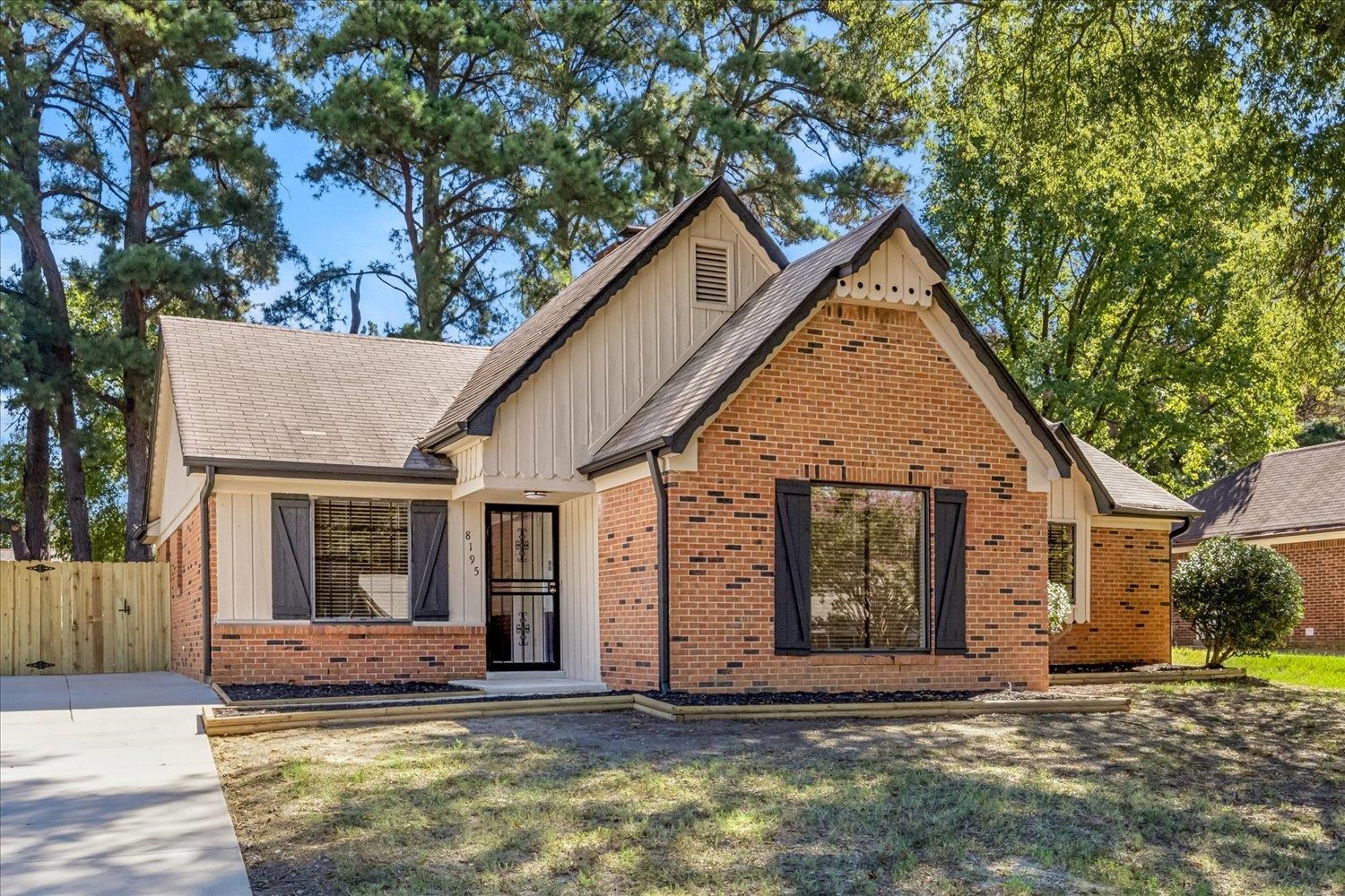 8195 TIMBER HILL TRL Property Photo 1