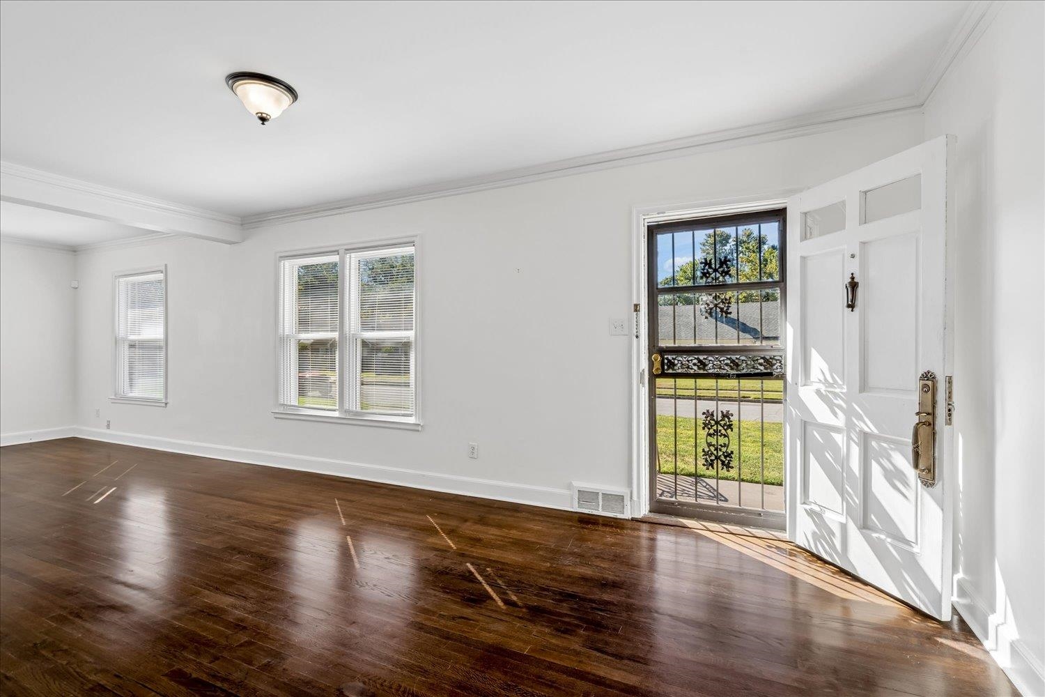 3576 CHARLESWOOD AVE Property Photo 1