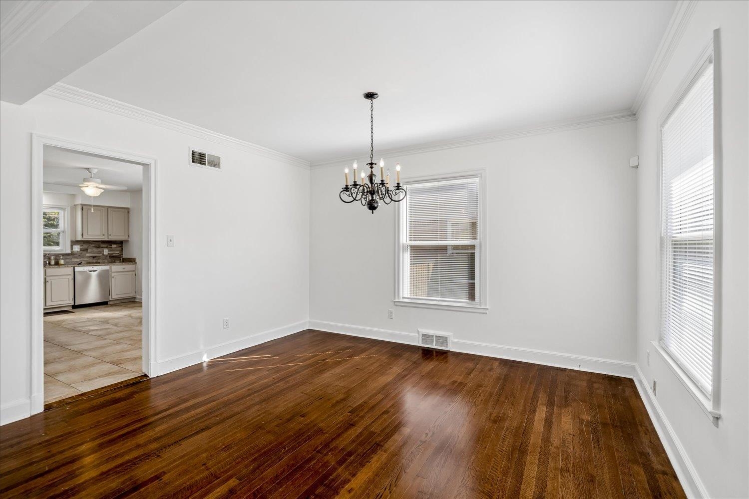3576 Charleswood Ave Property Photo 8