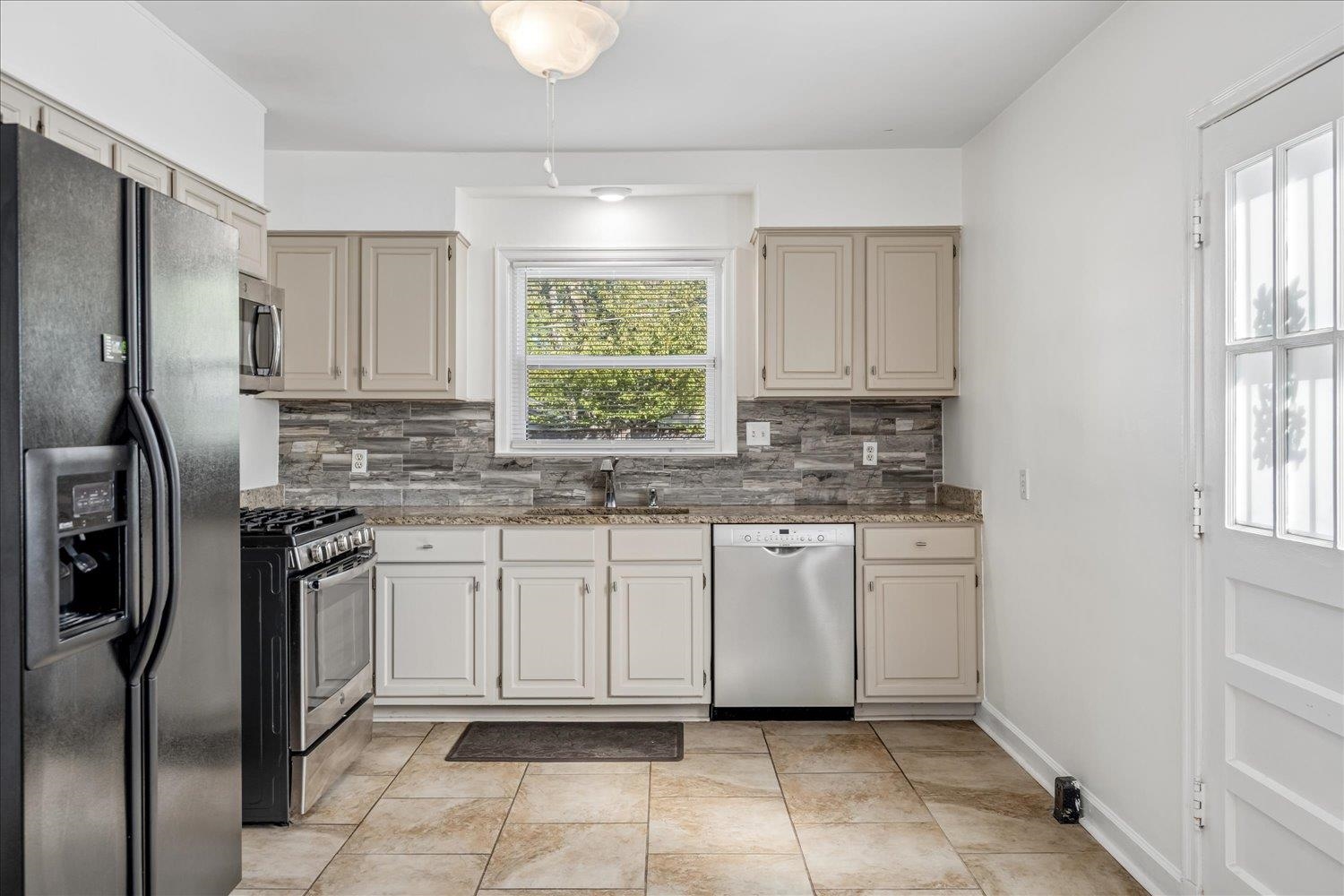 3576 Charleswood Ave Property Photo 10