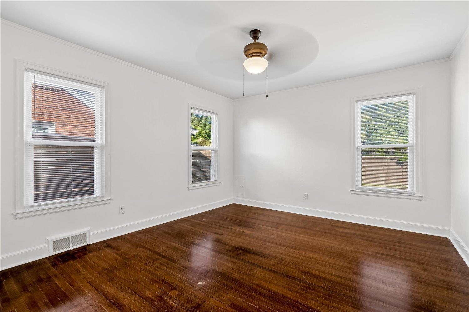 3576 Charleswood Ave Property Photo 14