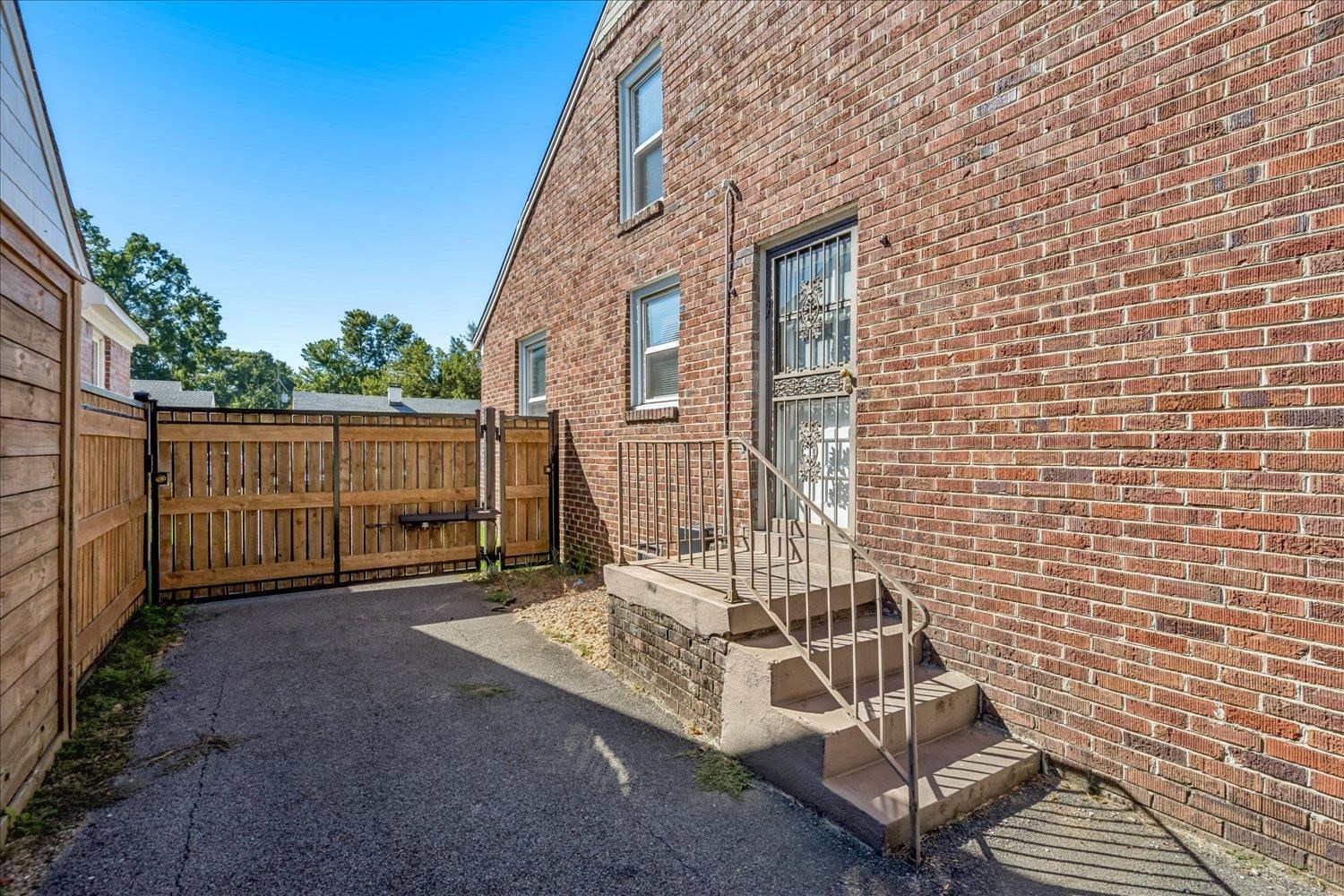 3576 Charleswood Ave Property Photo 23