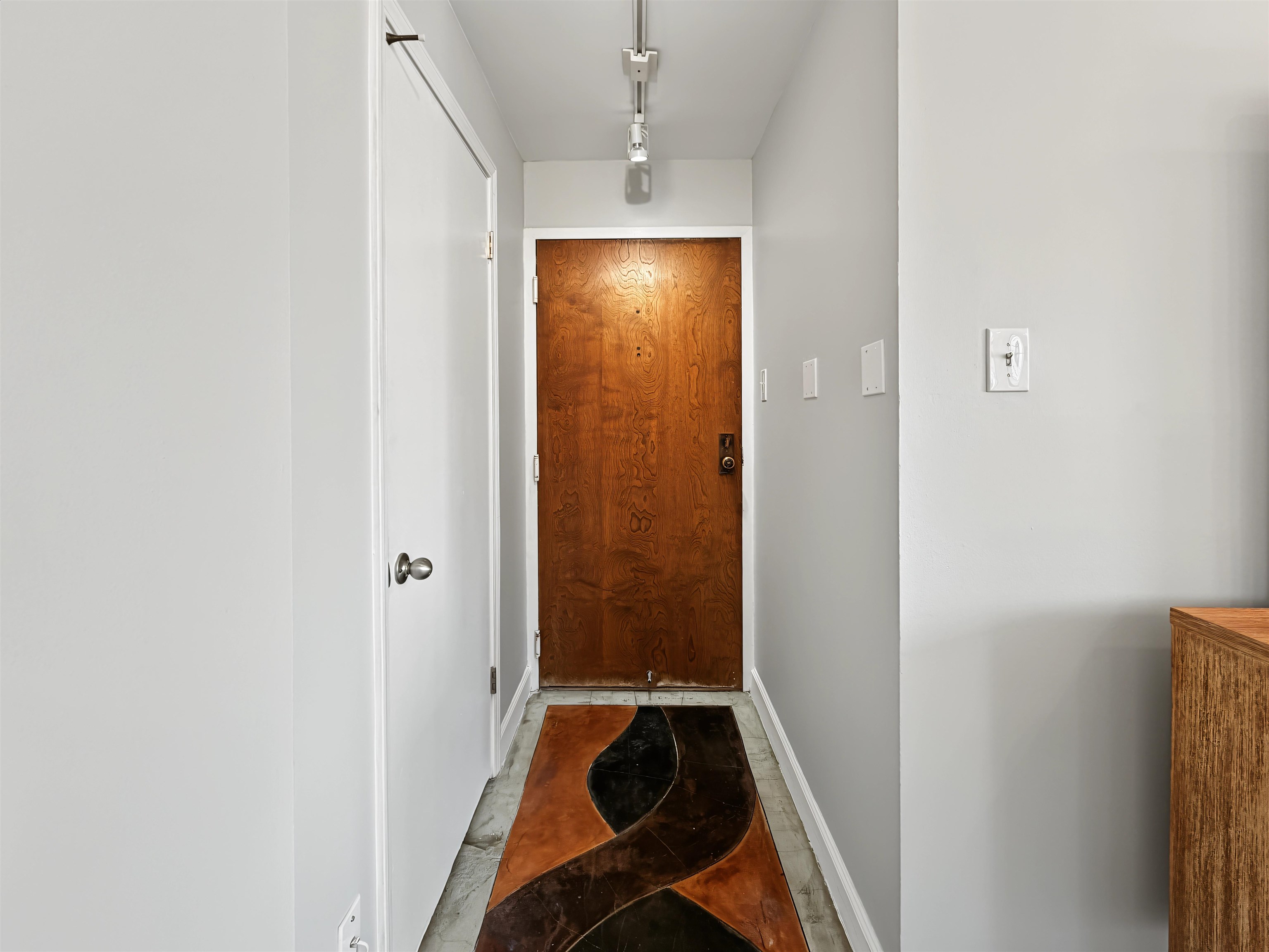 109 N Main St 802 Property Photo 5