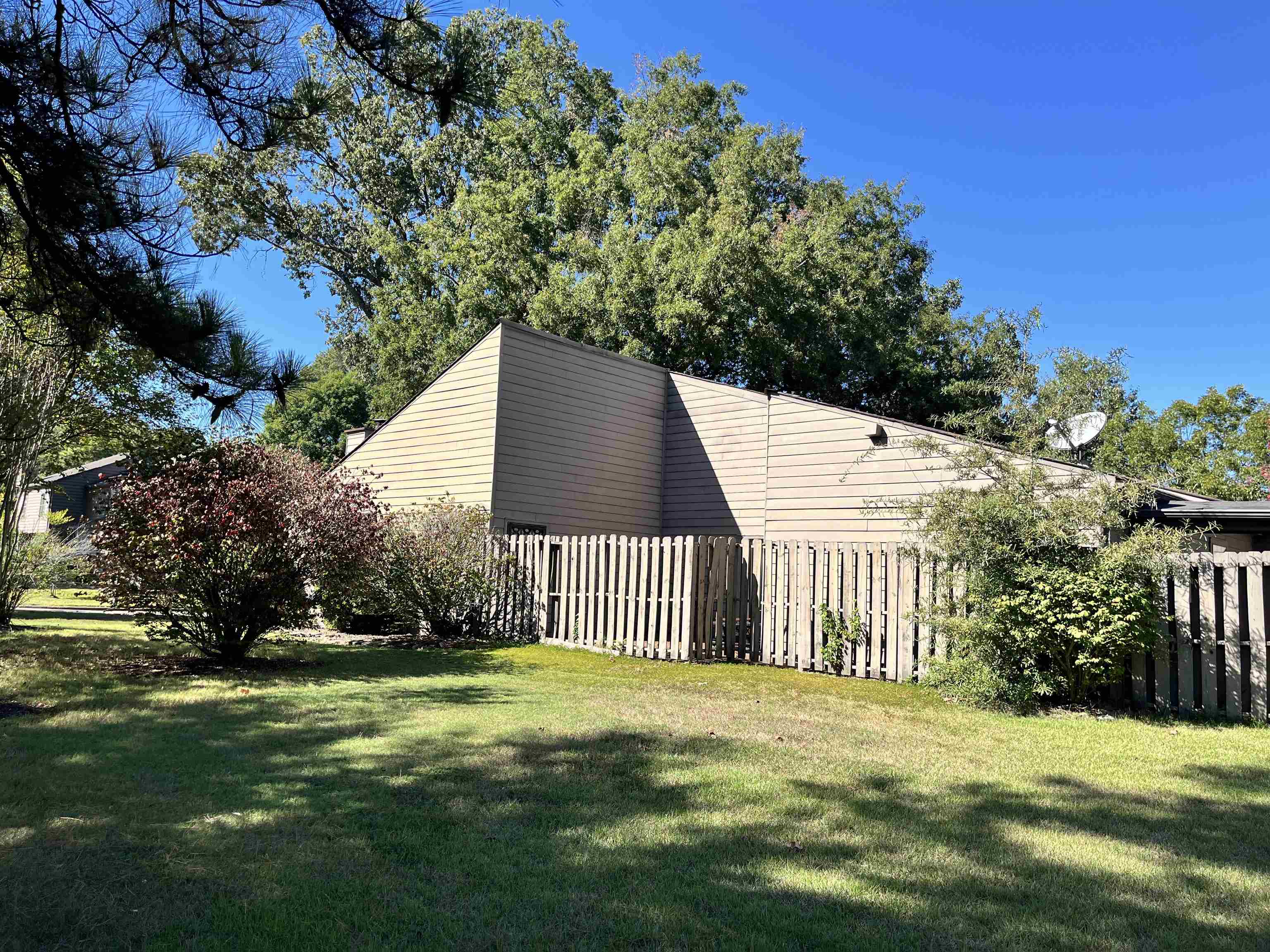 1679 S RAVENHILL DR 18 Property Photo 1