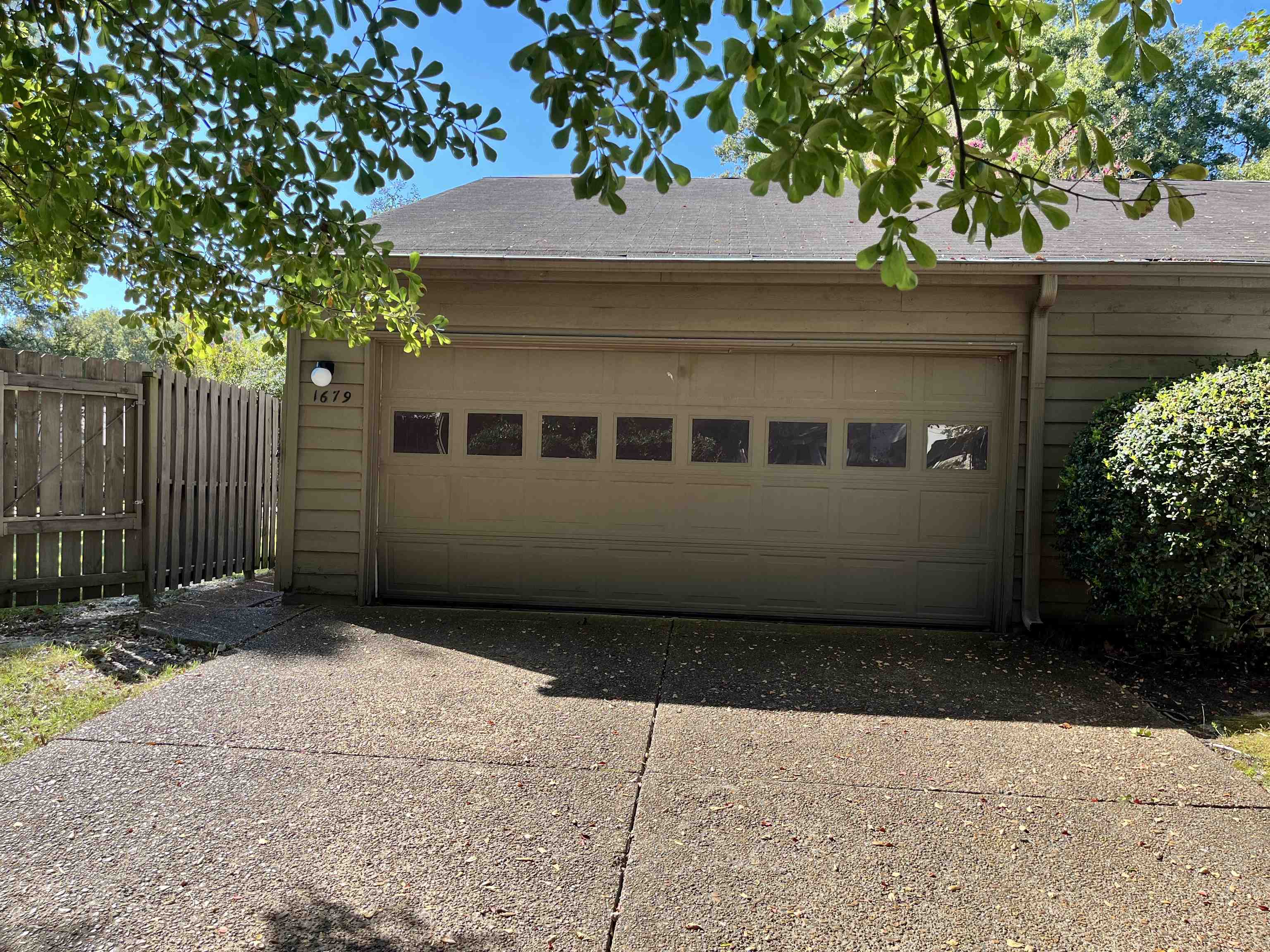 1679 S Ravenhill Dr 18 Property Photo 4