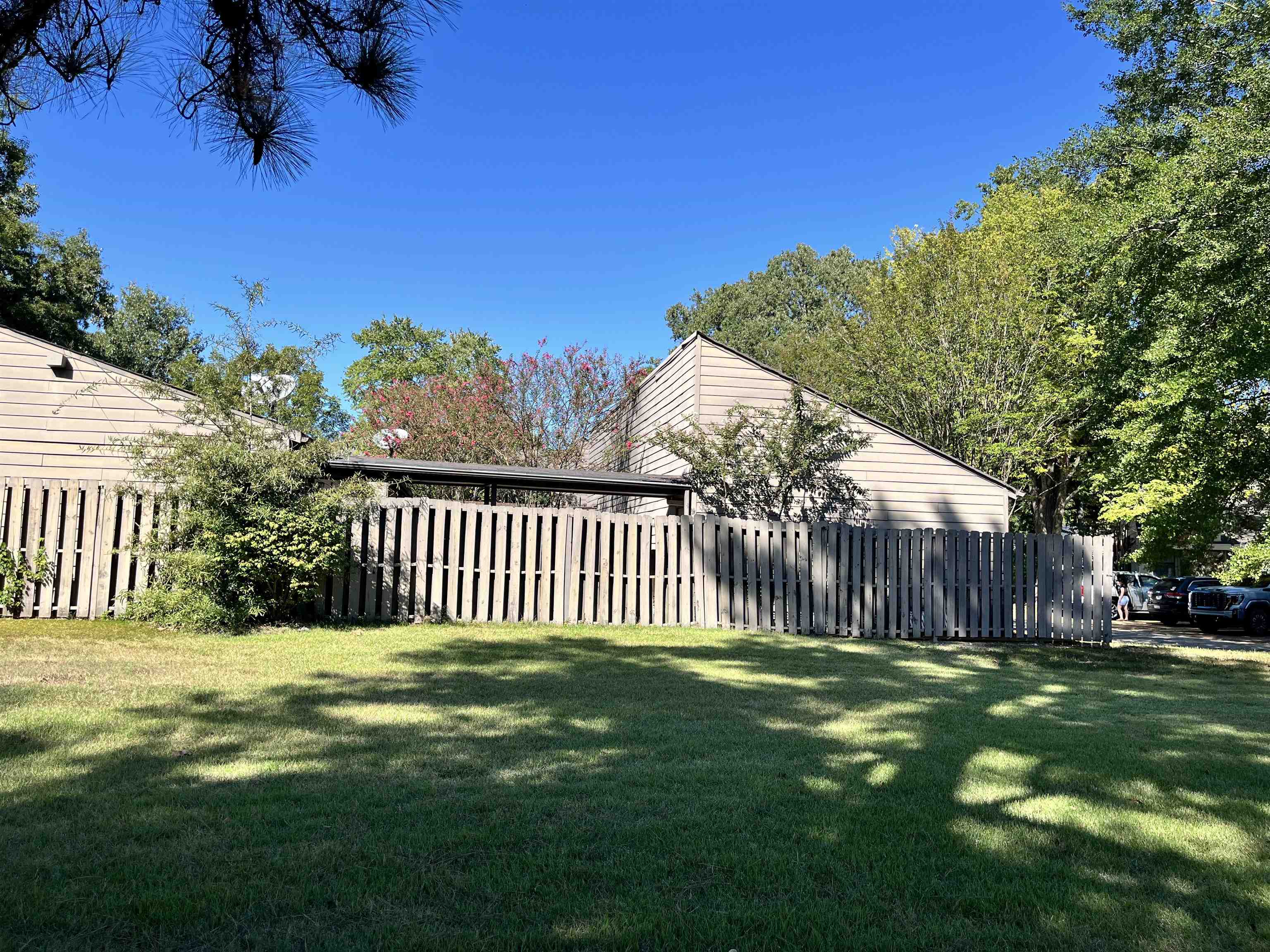 1679 S Ravenhill Dr 18 Property Photo 5