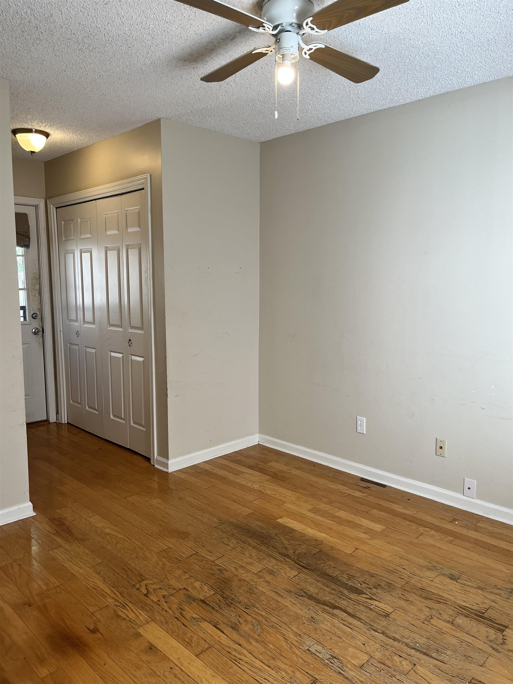 1679 S Ravenhill Dr 18 Property Photo 12