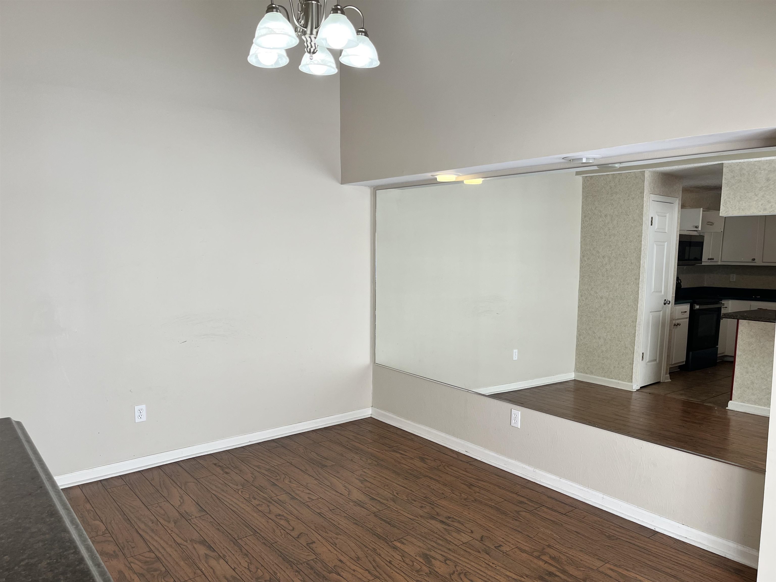 1679 S Ravenhill Dr 18 Property Photo 16