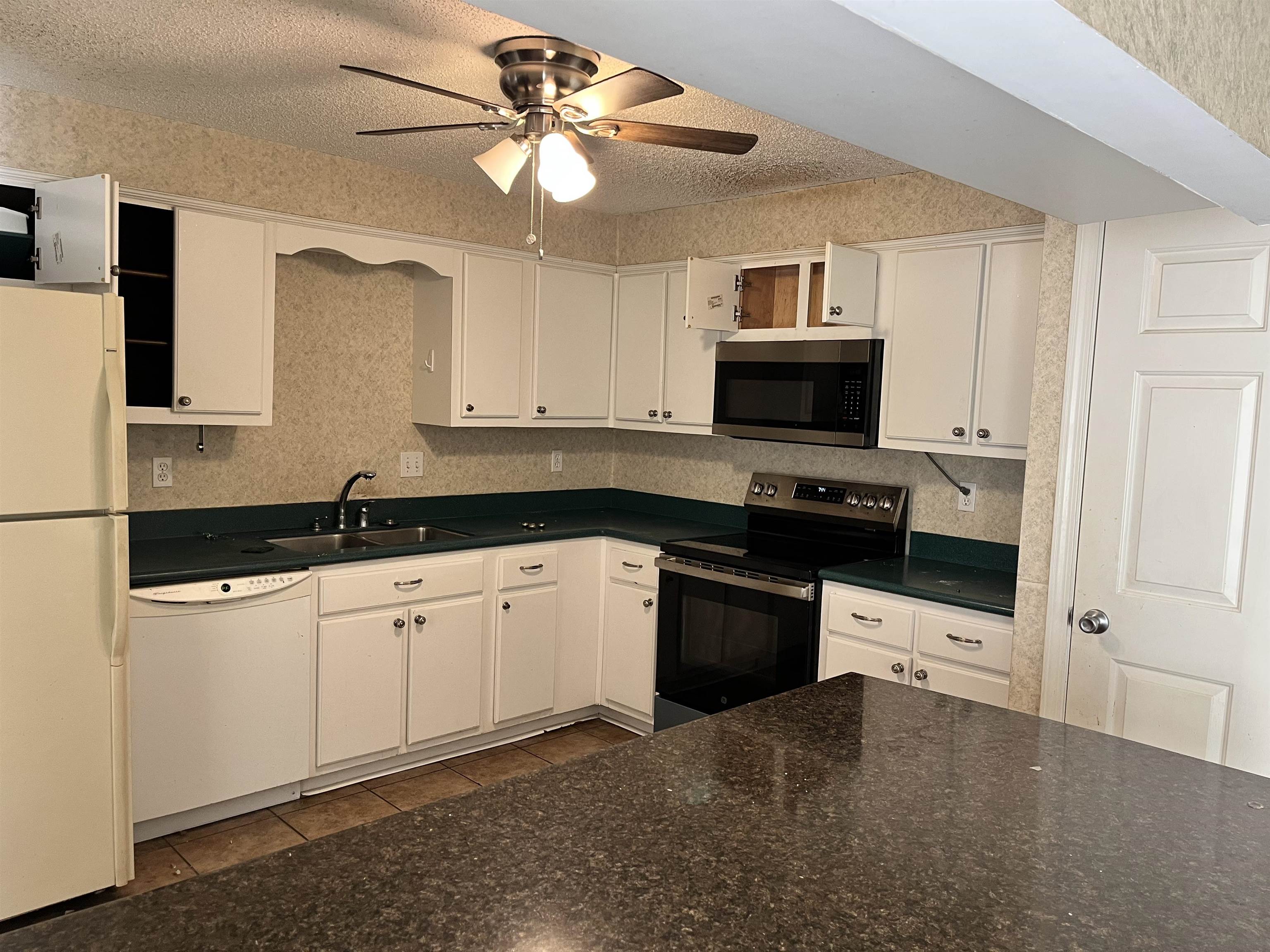 1679 S Ravenhill Dr 18 Property Photo 22