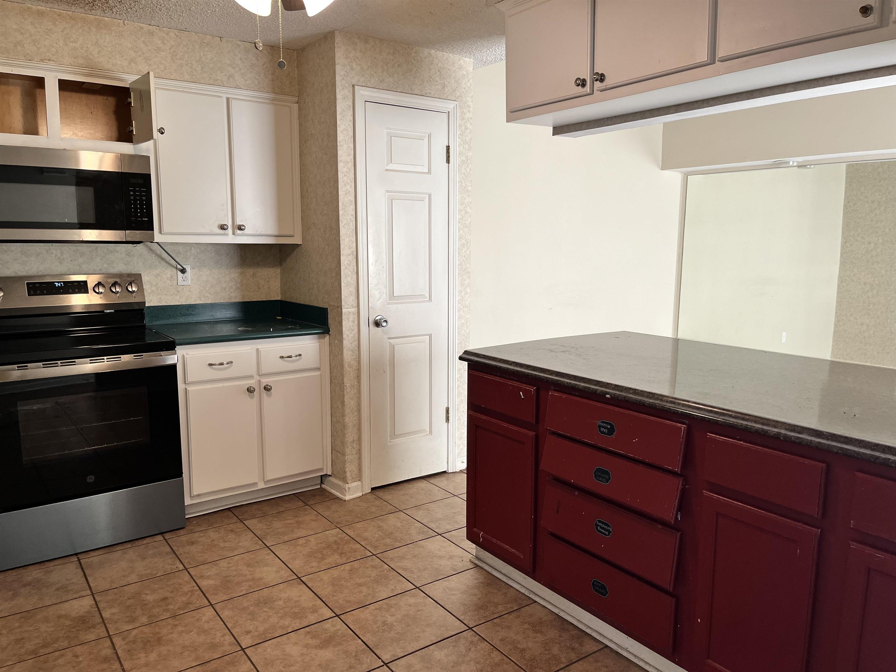 1679 S Ravenhill Dr 18 Property Photo 25