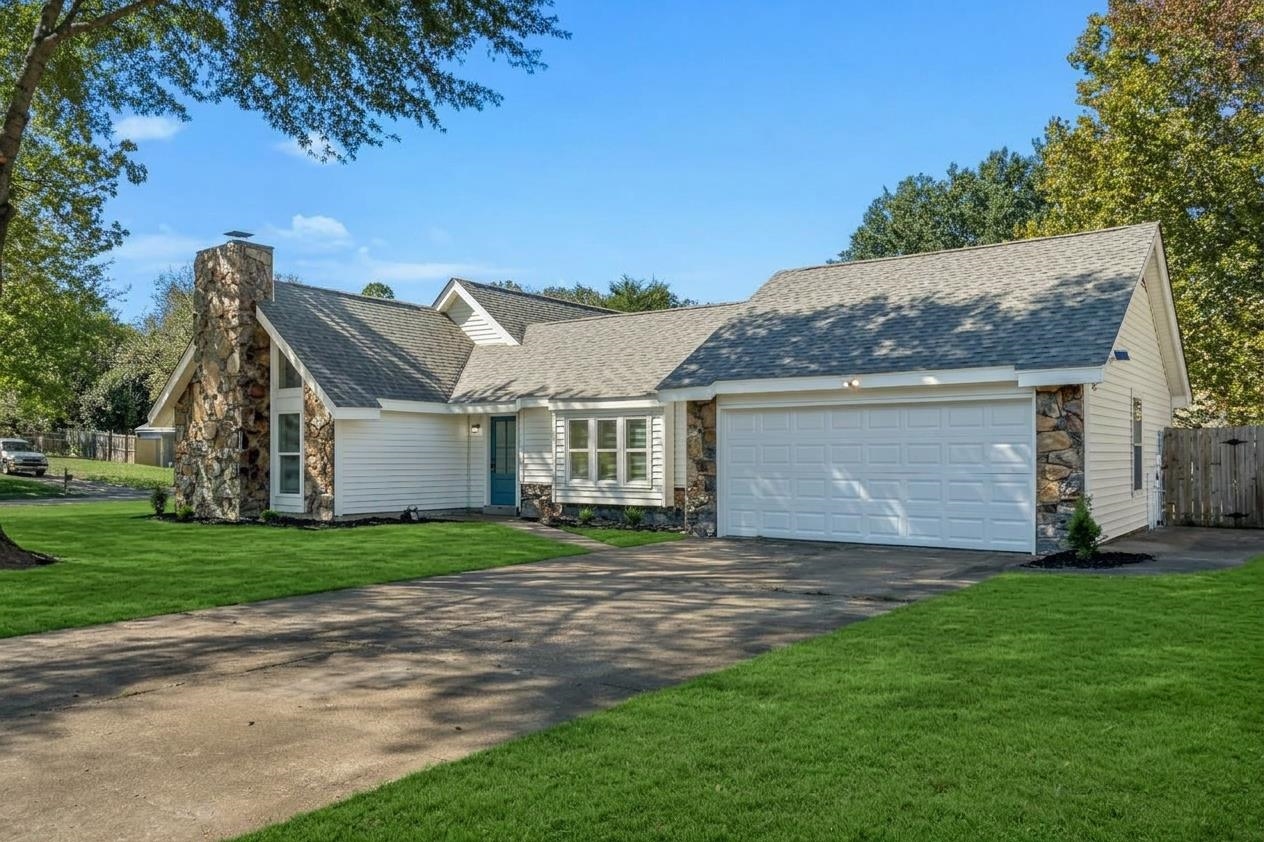 4241 Shadowfall Dr Property Photo 3
