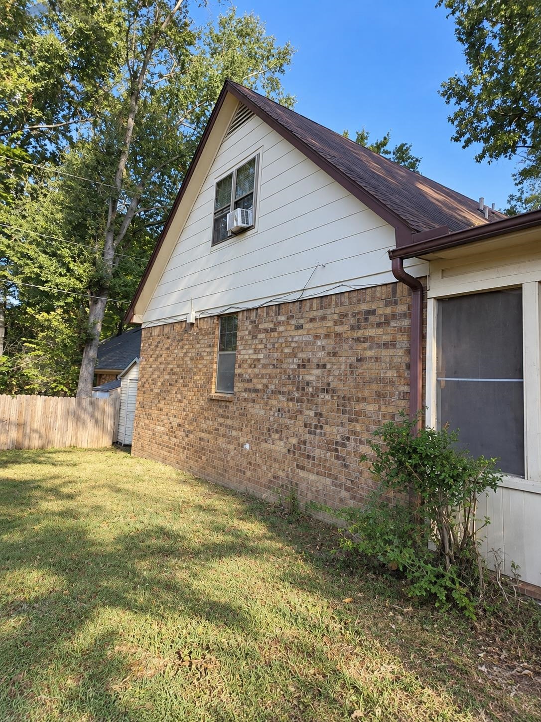5905 Hickory Grove Ln Property Photo 2