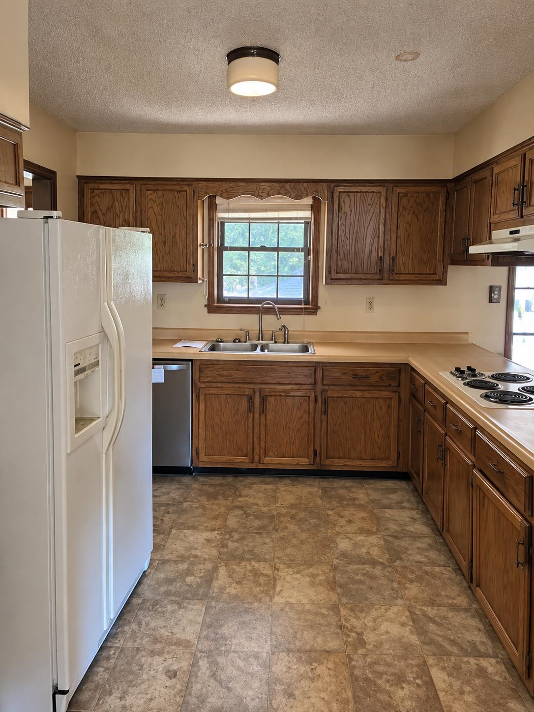 5905 Hickory Grove Ln Property Photo 3