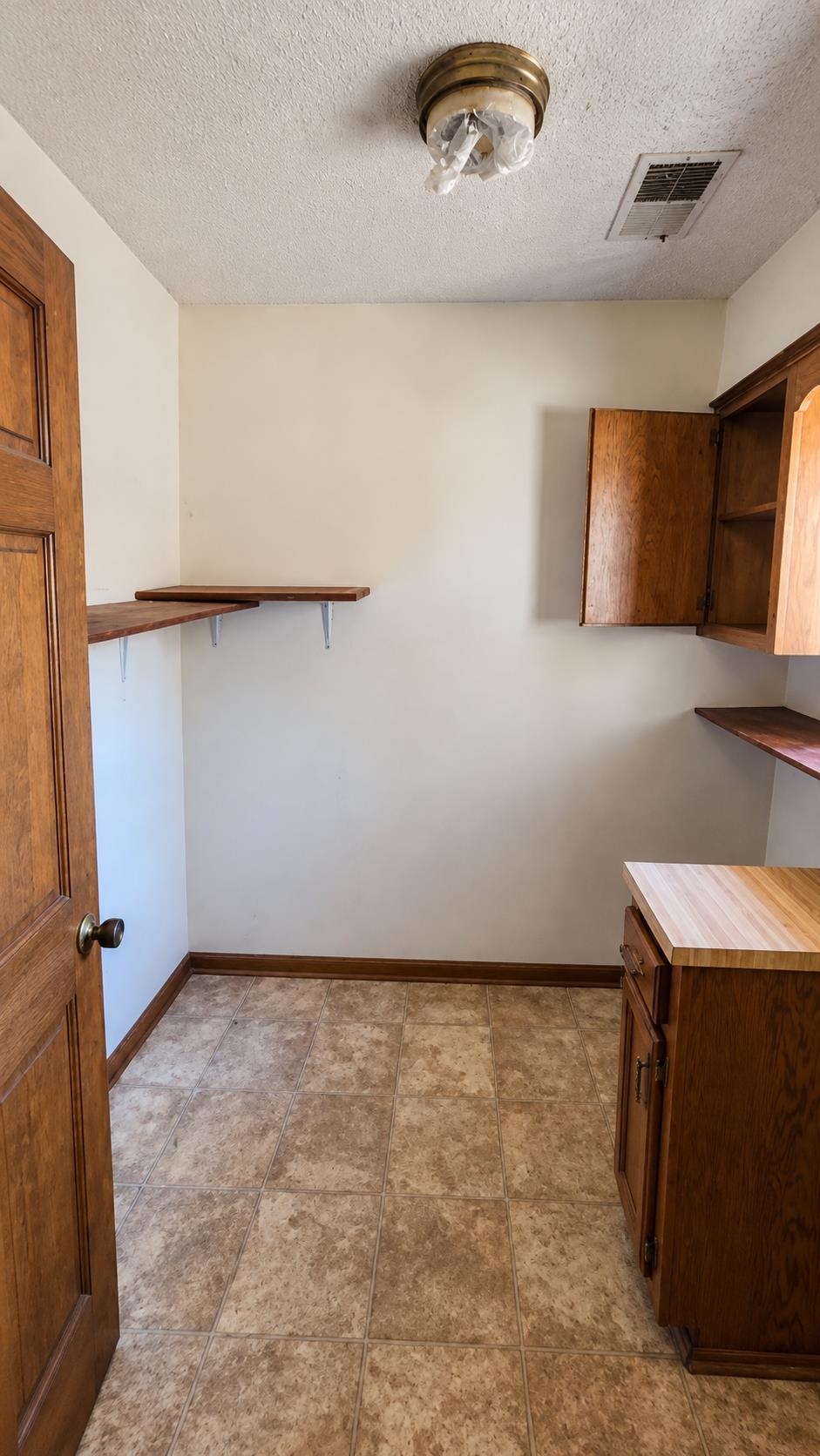 5905 Hickory Grove Ln Property Photo 4