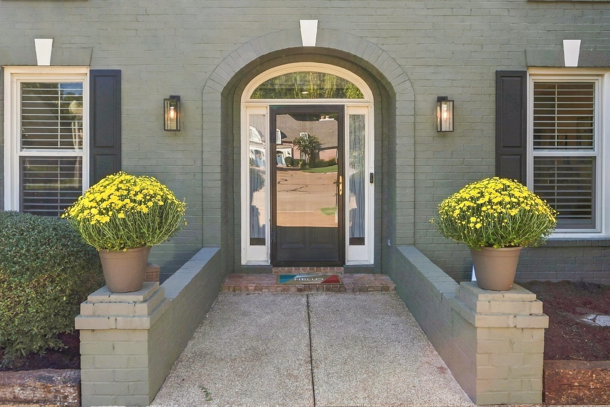 7135 Manor Woods Ct Property Photo 2