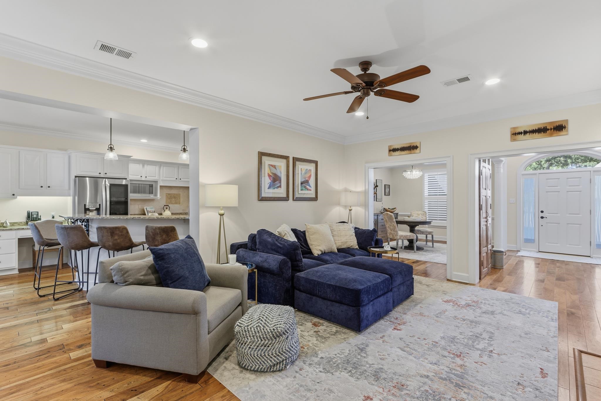 7135 Manor Woods Ct Property Photo 4