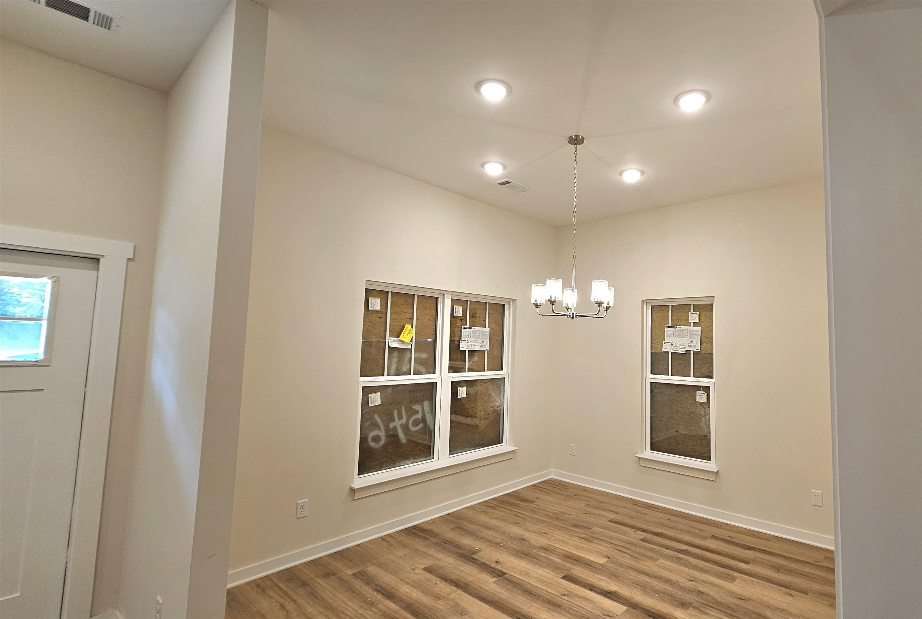 1546 Humber St Property Photo 5