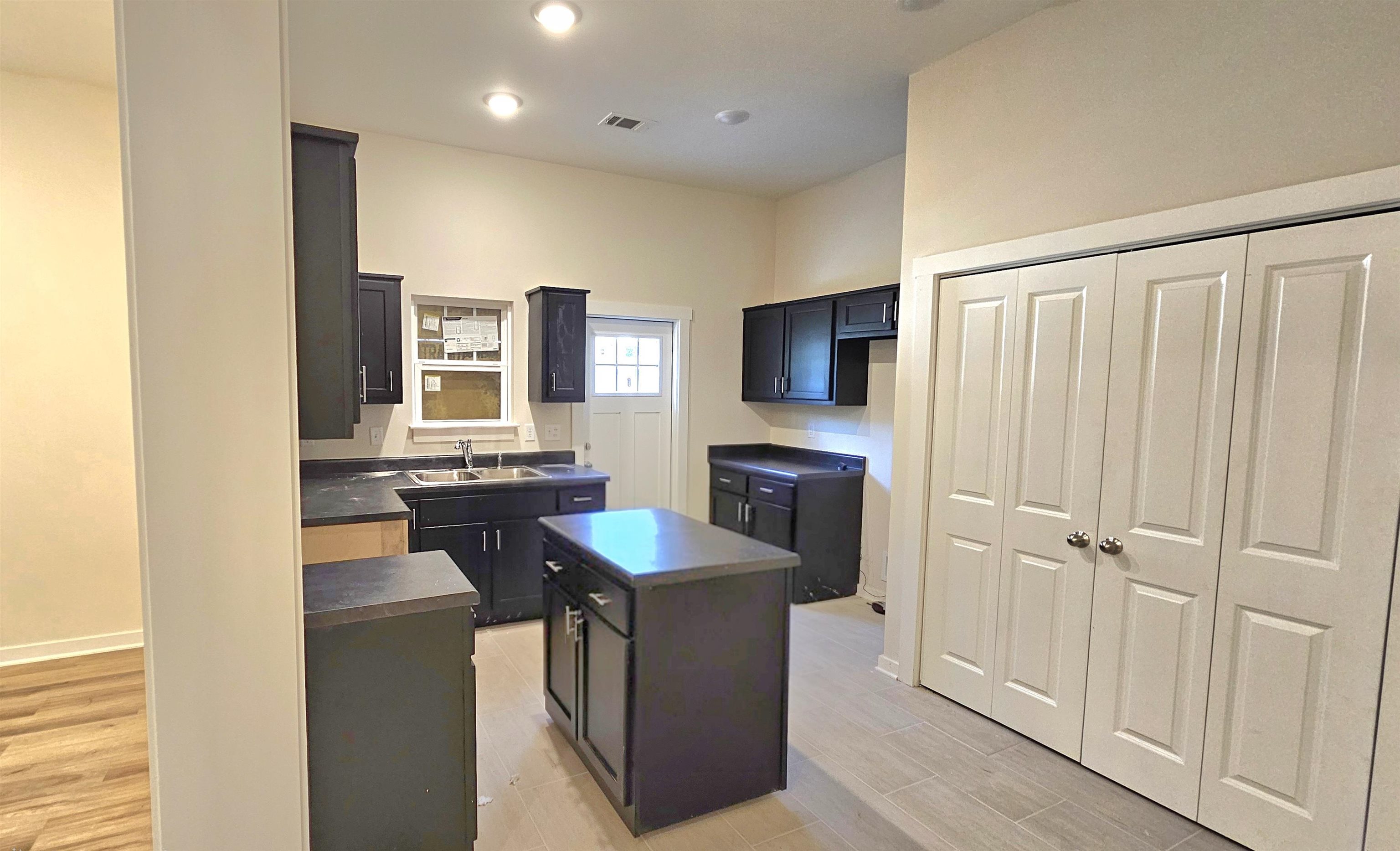 1546 Humber St Property Photo 8