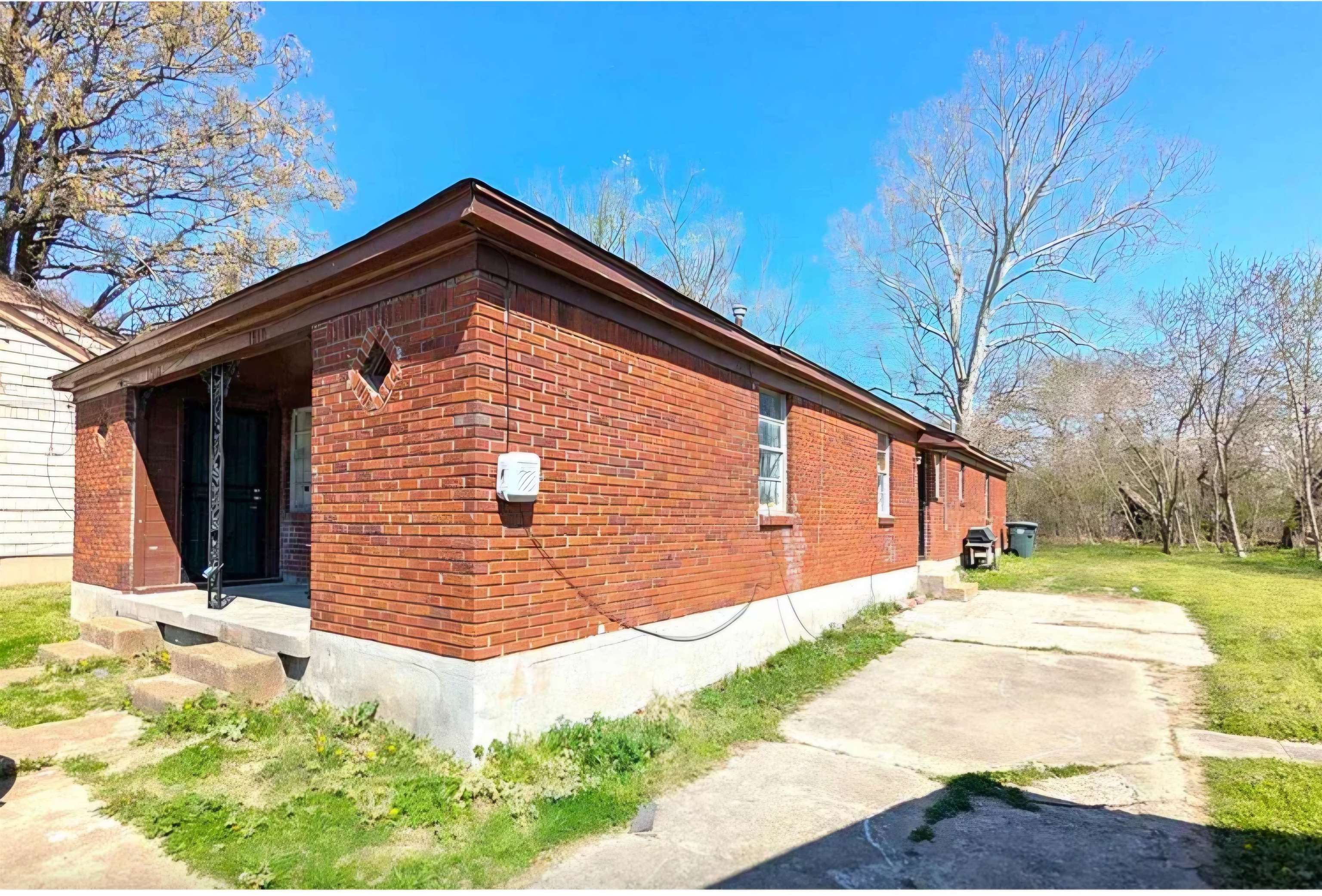 1510 N MERTON ST Property Photo 1