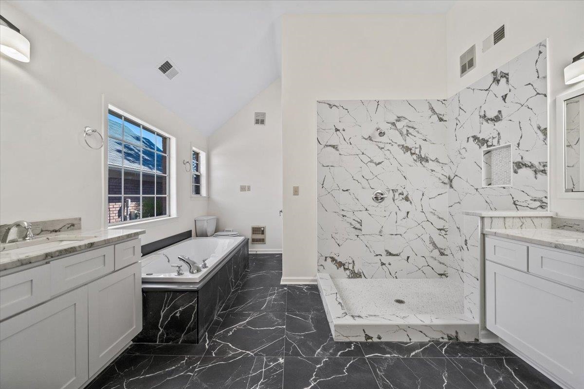 6470 Belmont Cv Property Photo 24