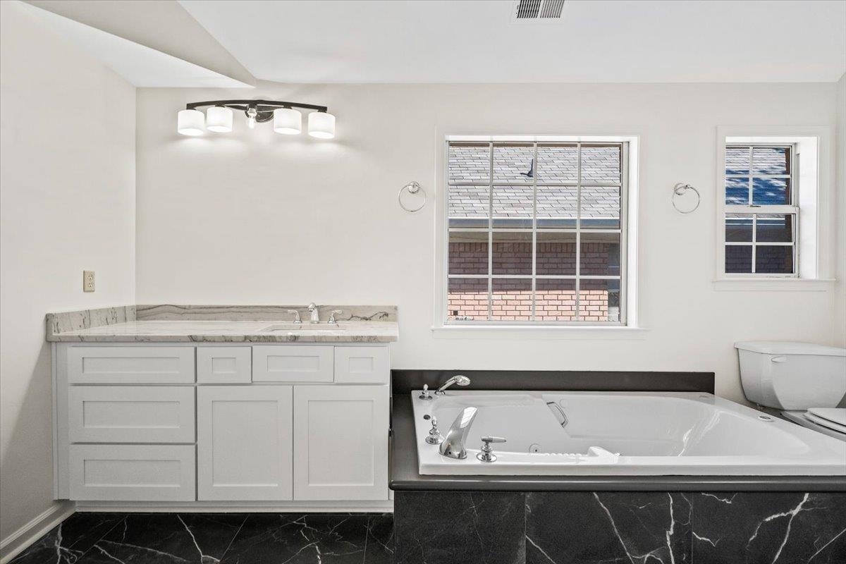 6470 Belmont Cv Property Photo 25