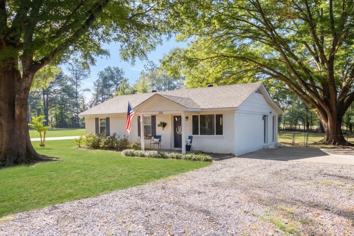 200 Main St Property Photo 1