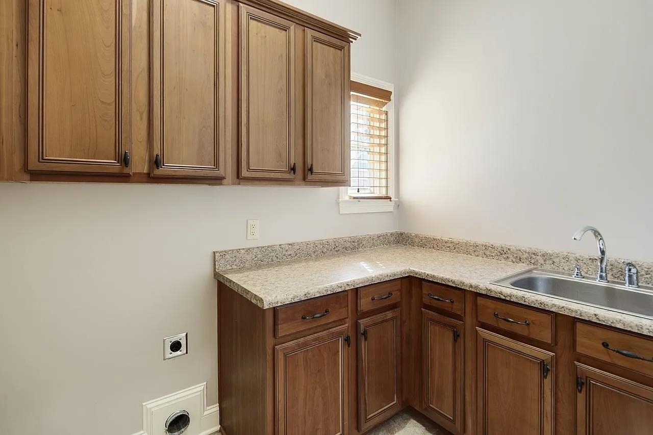 210 Hidden Grove Ct Property Photo 17