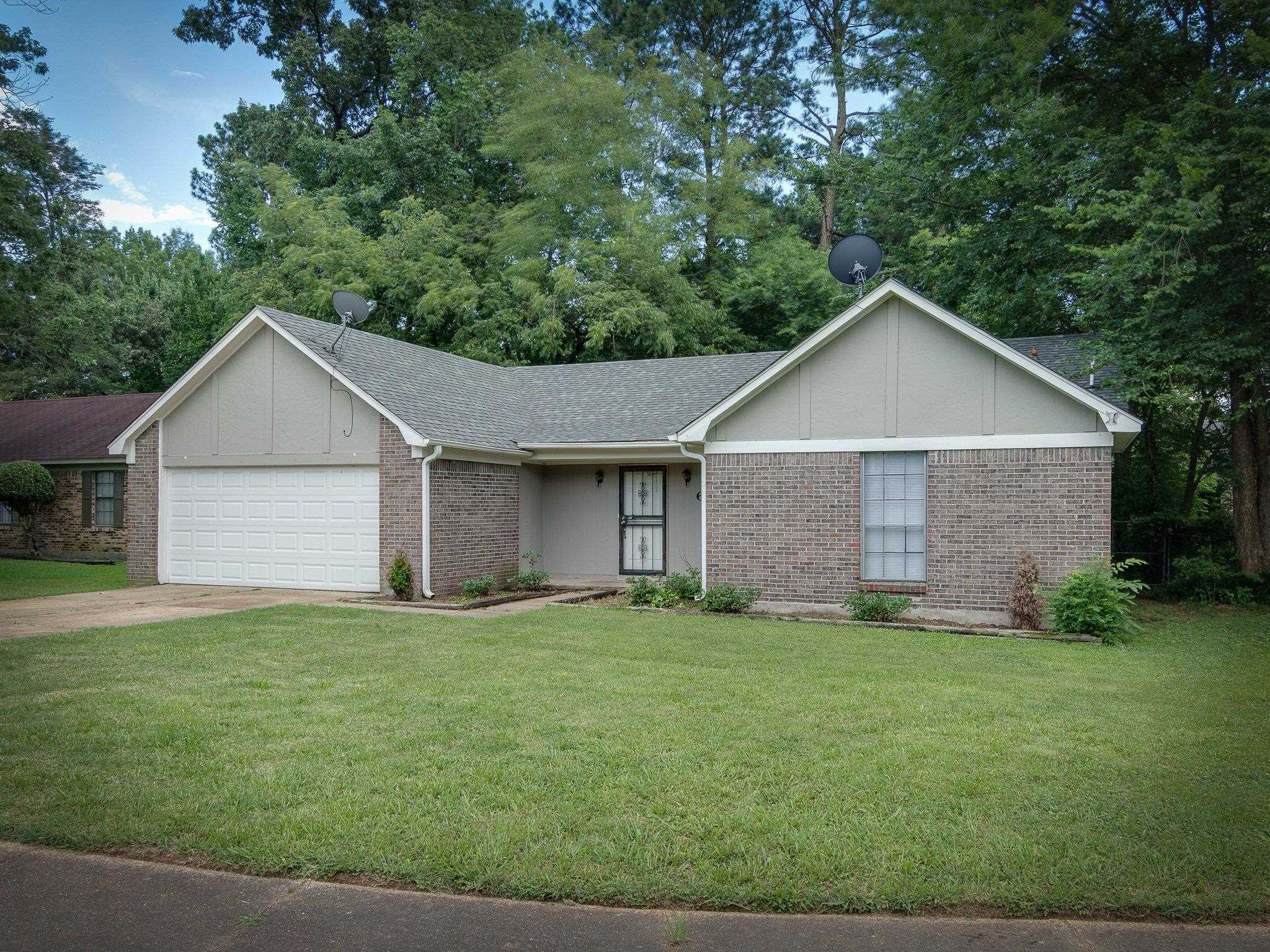 6077 Selkirk Dr Property Photo 2