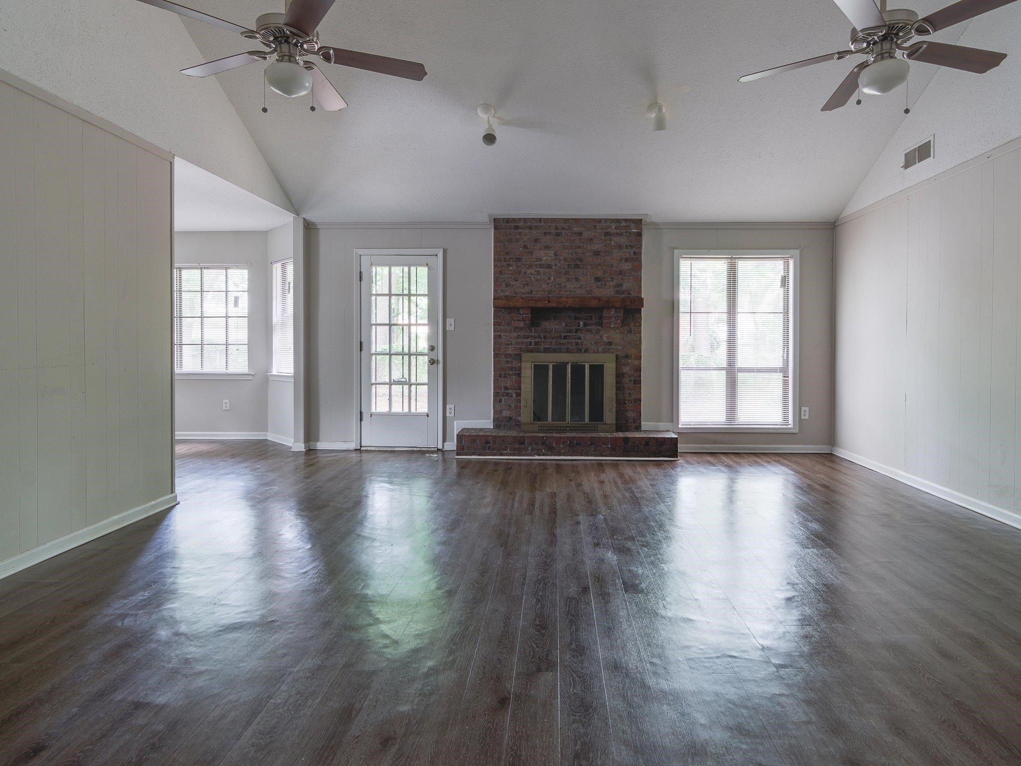 6077 Selkirk Dr Property Photo 4