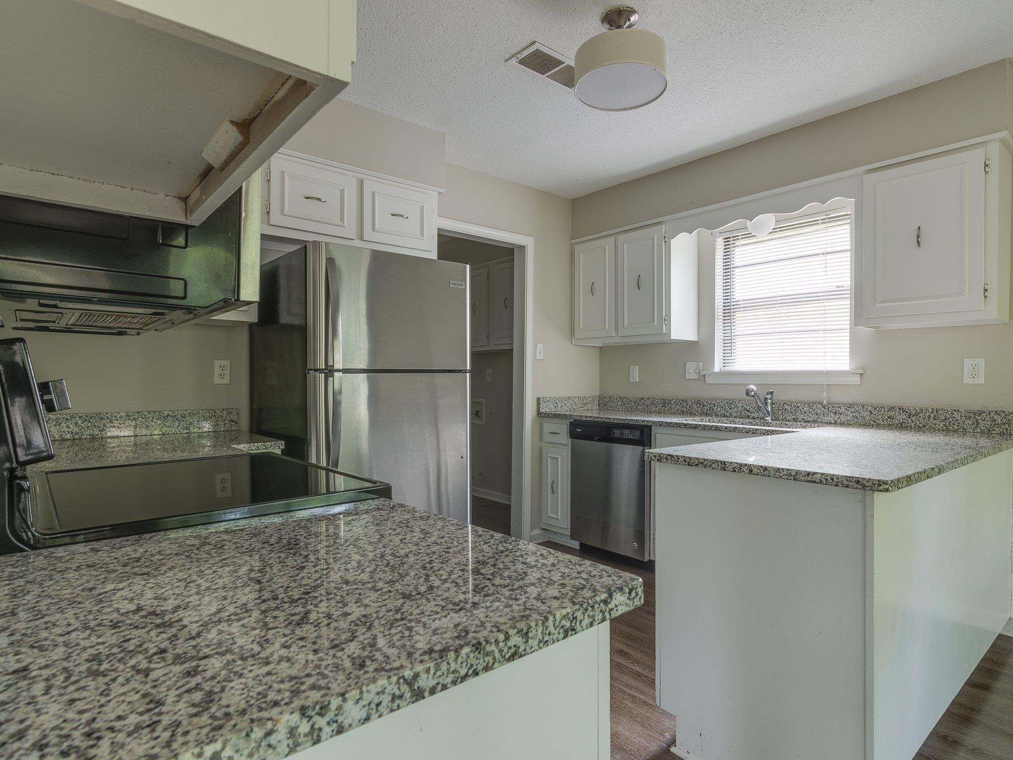 6077 Selkirk Dr Property Photo 5