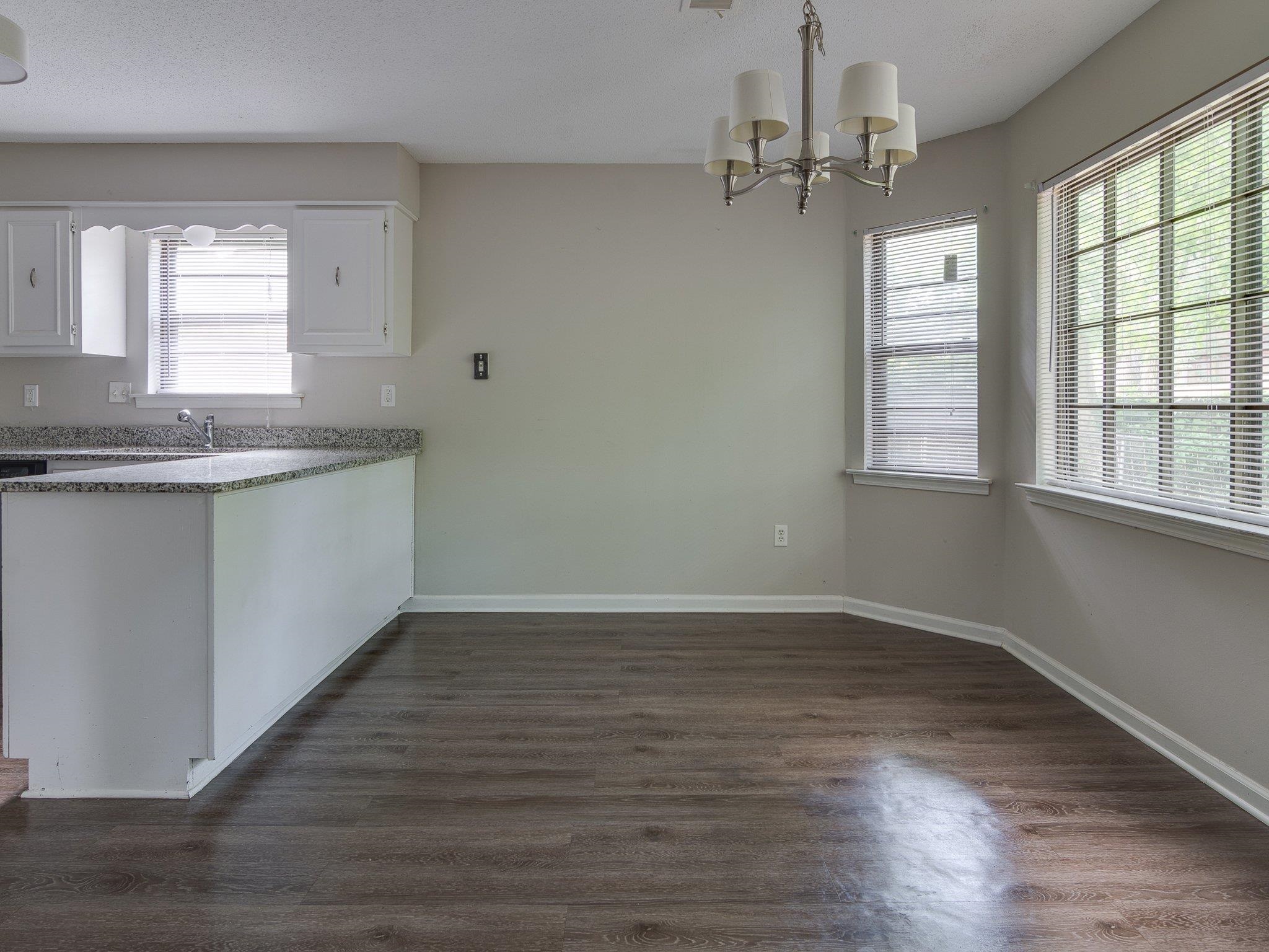 6077 Selkirk Dr Property Photo 6