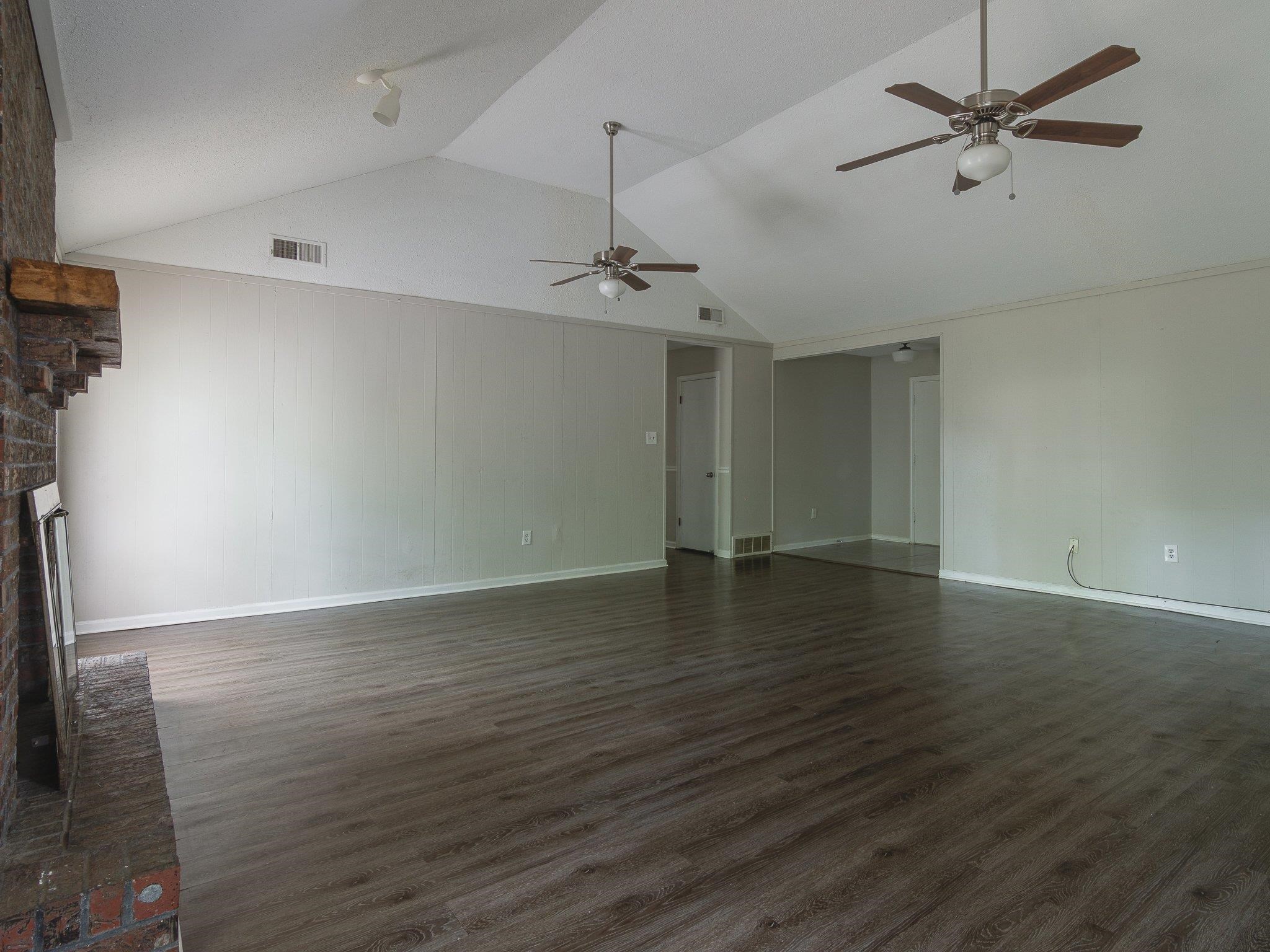 6077 Selkirk Dr Property Photo 8