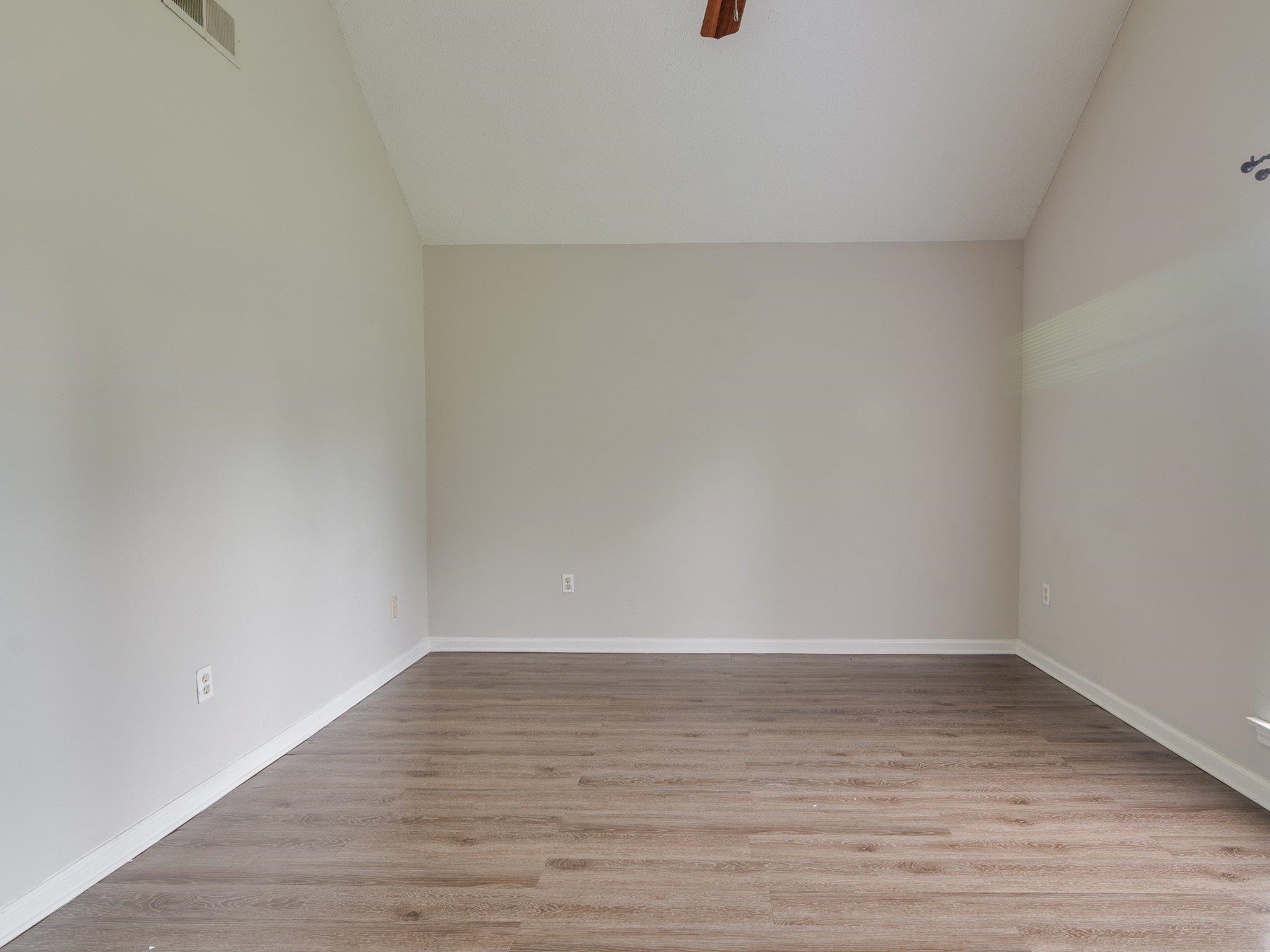 6077 Selkirk Dr Property Photo 14