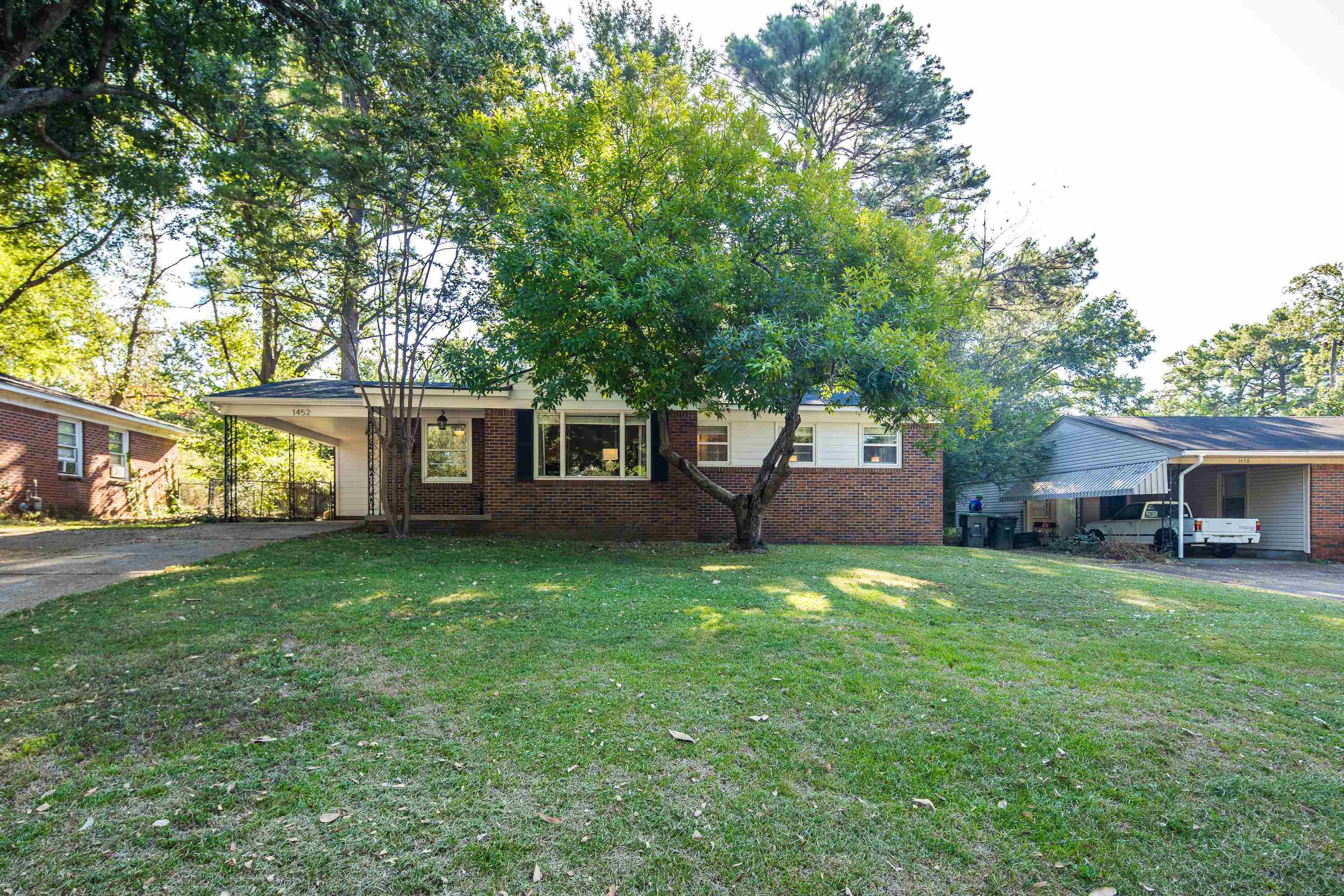 1452 S White Station Rd Property Photo 1