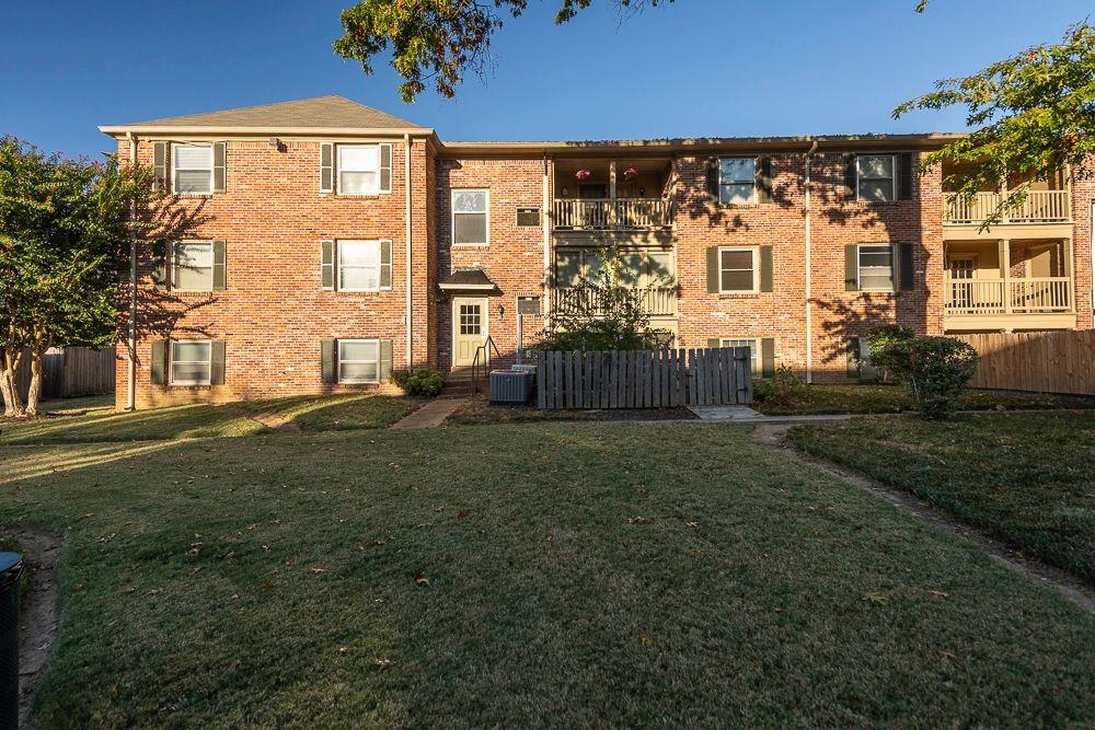 1207 Middle Ct 302m Property Photo 1