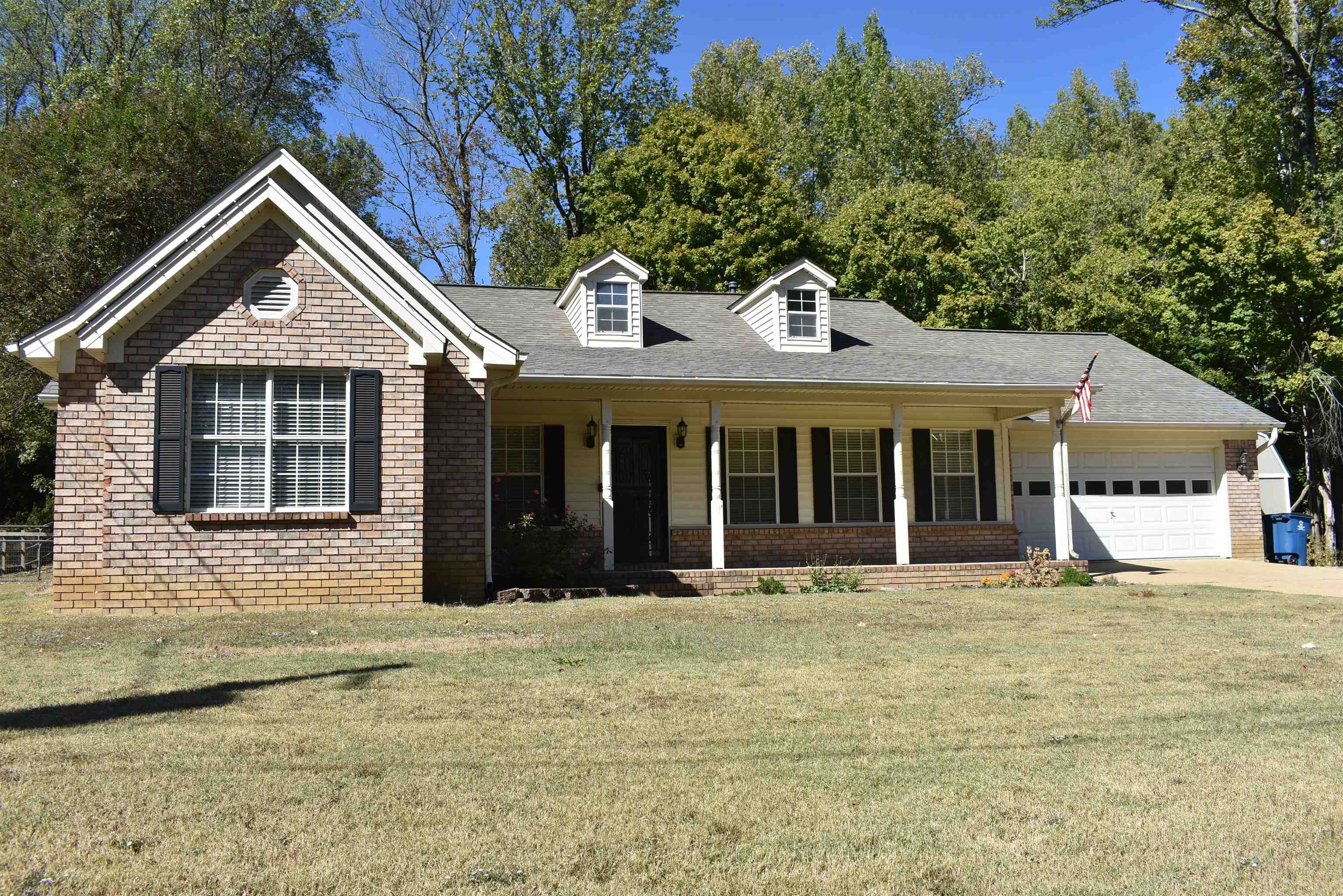 153 Fleming Ave Property Photo 3