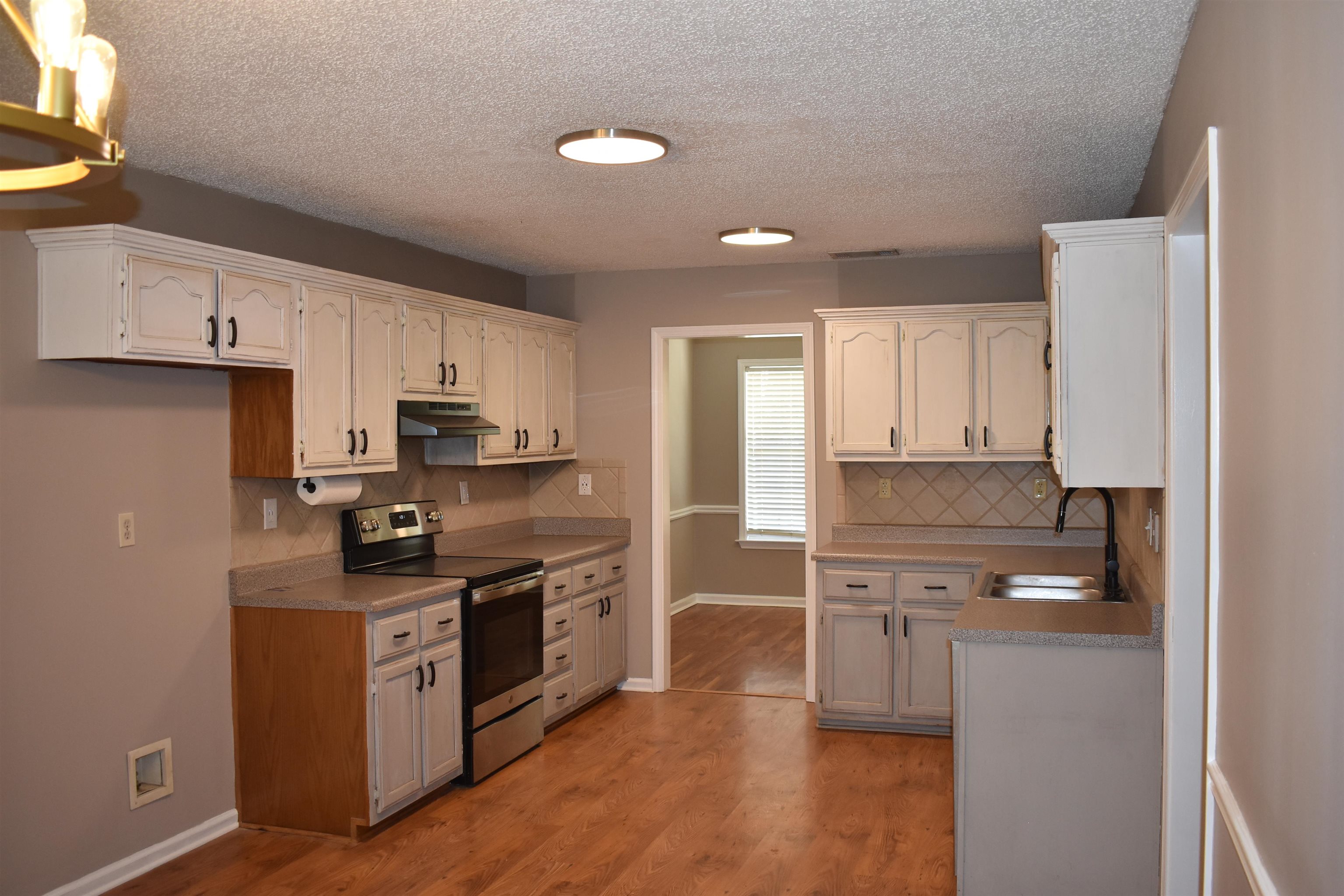 153 Fleming Ave Property Photo 8